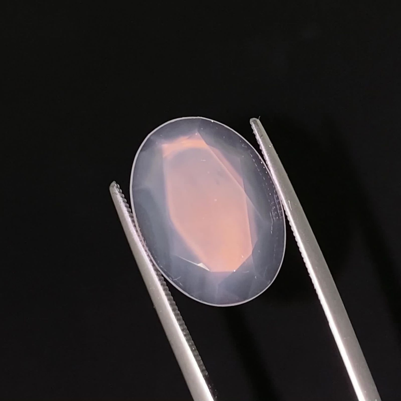 スモーキー　高品質　ブラジル ミナスジェライス州　虹　透明感 アイリスカルセドニー ブラジル・ミナスジェライス州産 5.41ct / 17.9