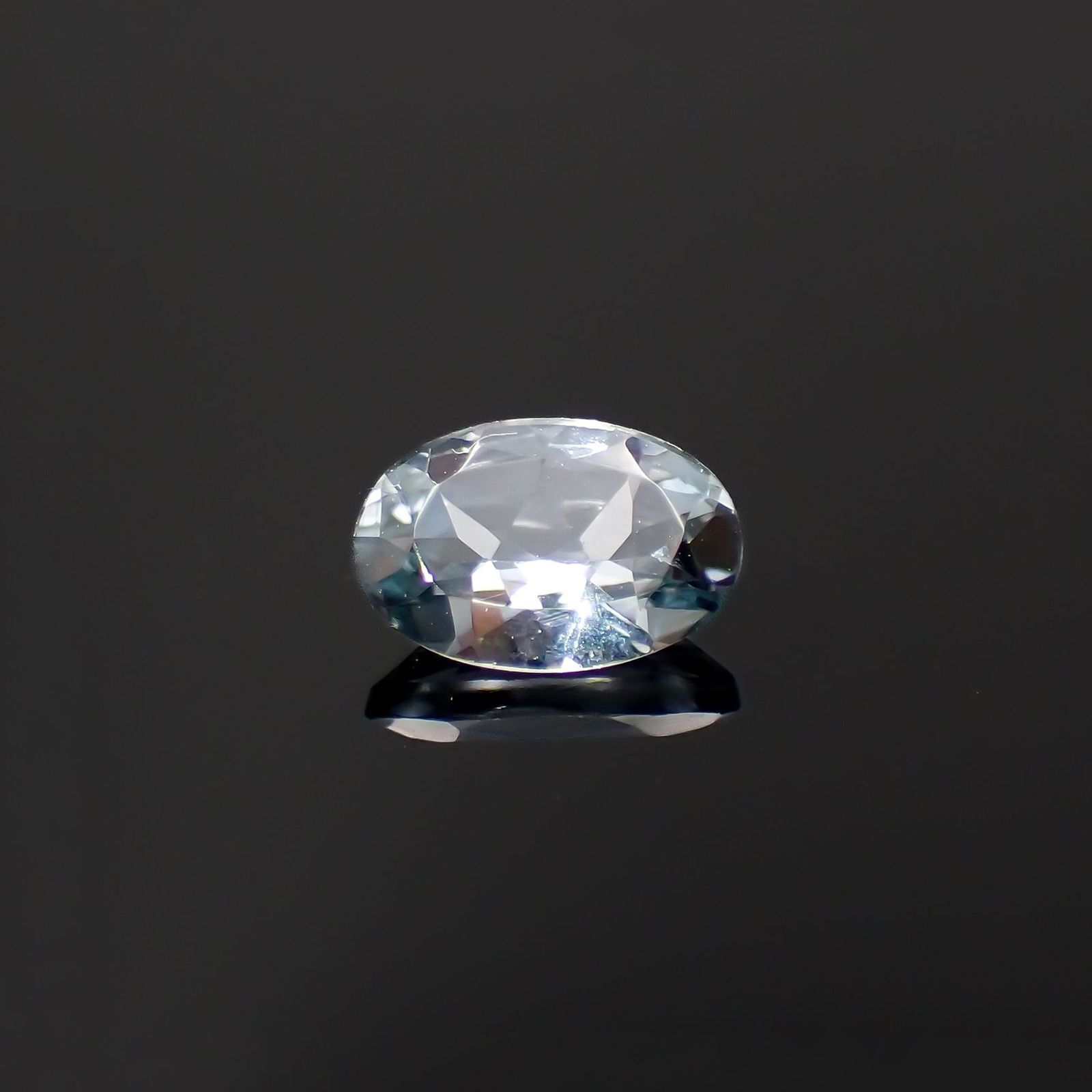 グレースピネル タンザニア産 0.49ct / 5.9x4mm前後 [251021545]