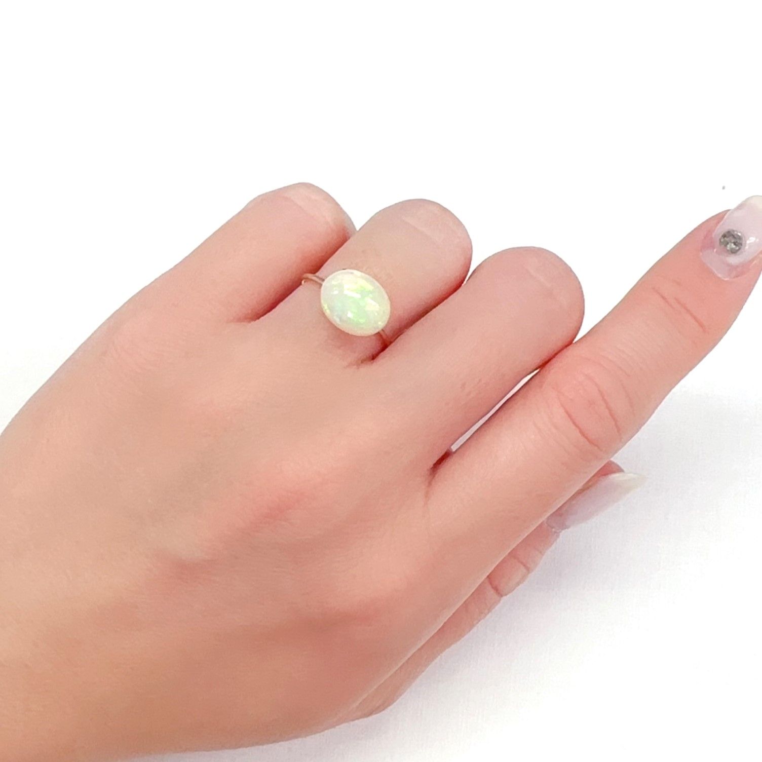 エチオピアオパール(宝石名オパール)エチオピア産 2.947ct ソ付(彩珠)[231224639]11.1x9mm前後