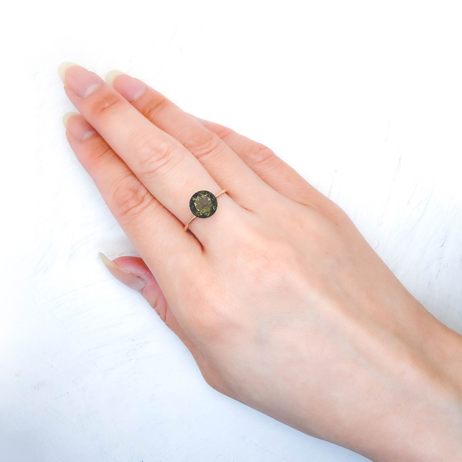 モルダバイト 発見地：旧チェコスロバキア 1.62ct / 8.1x8.1mm前後 [260832685]