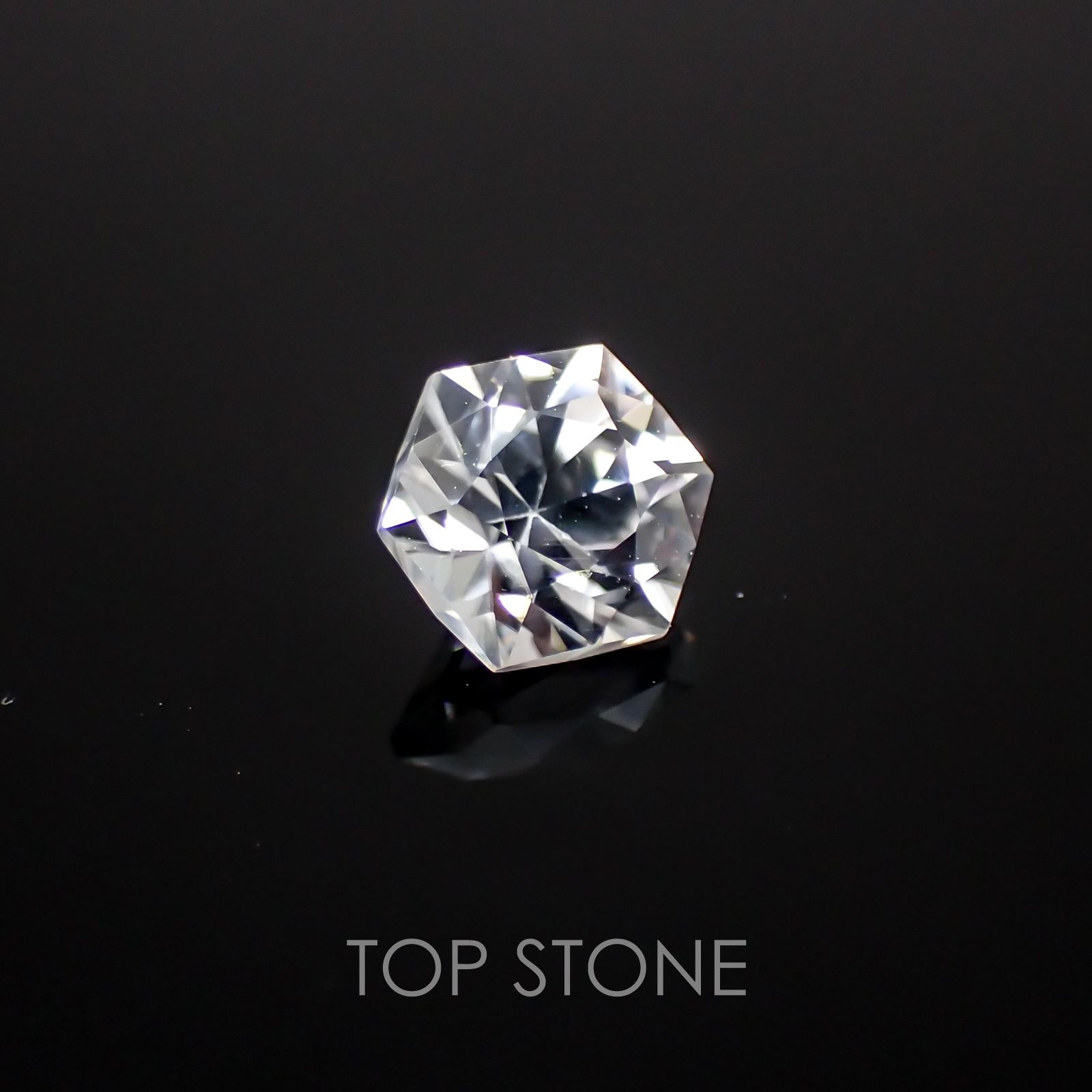 ◇ヘキサゴンカット◇カラーレスジルコン(宝石名ジルコン) カンボジア産 1.01ct 識別済[210410478]5×5mm前後