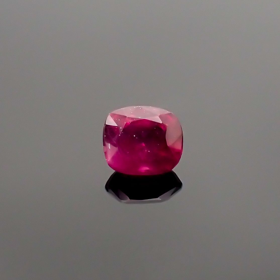 ルビー 非加熱(宝石名ルビー) マダガスカル産 0.31ct 識別済[210711712]3.9×3.5mm前後