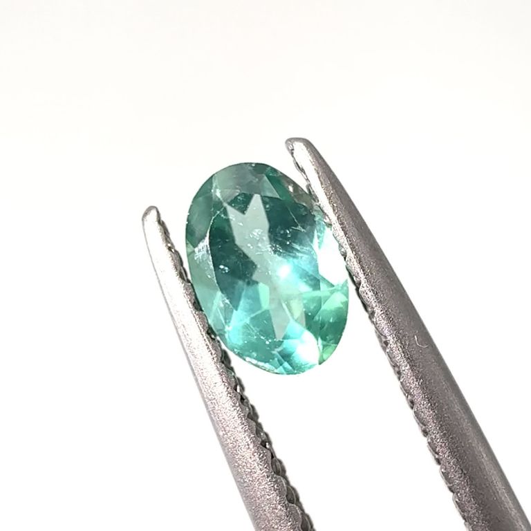 ノーブルモロキサイト マダガスカル産 0.41ct / 5.9x4mm前後 