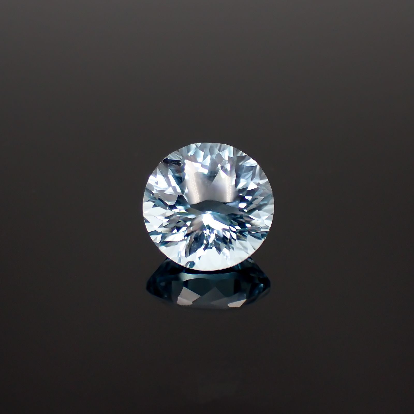 ◇カスタムカット◇ブルートパーズ ブラジル産 4.65ct [251219328]9.9x9.9mm前後