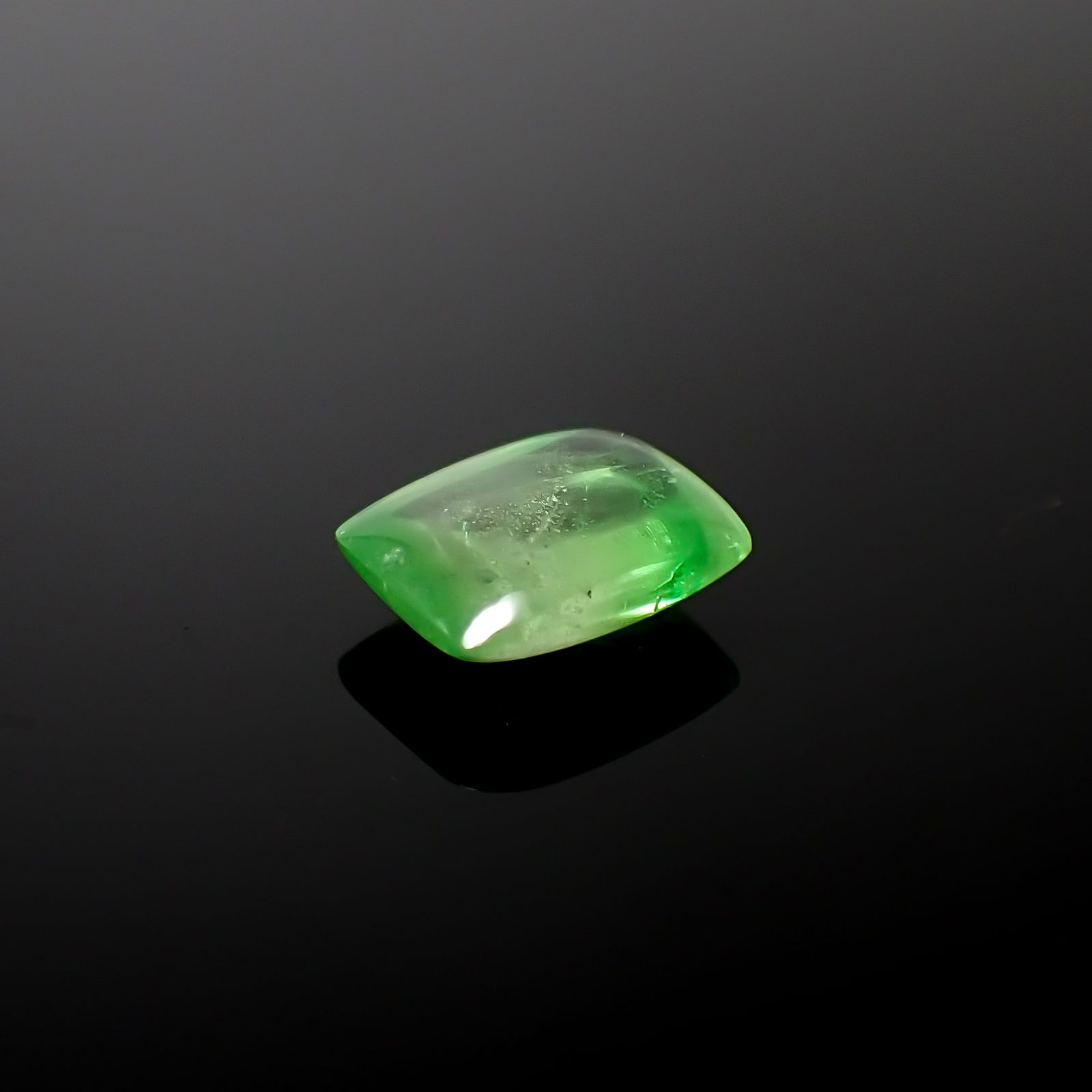 バイカラーツァボライト(宝石名グリーン グロッシュラー・ガーネット)タンザニア産 3.16ct 識別済[240928887]9.6x7mm前後