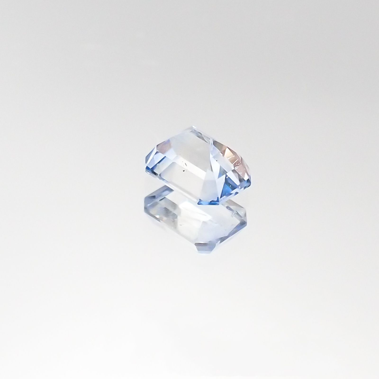 ジェレメジェバイト(宝石名エレメジェバイト)ナミビア産 0.250ct ソ付(彩珠)[220817283]4x3.1mm前後