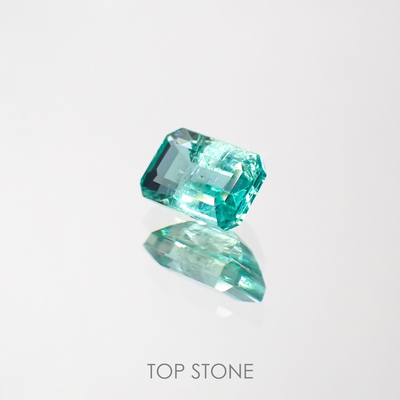 エメラルド(宝石名エメラルド) ザンビア産 0.57ct 識別済[211013002]6×3.9mm前後