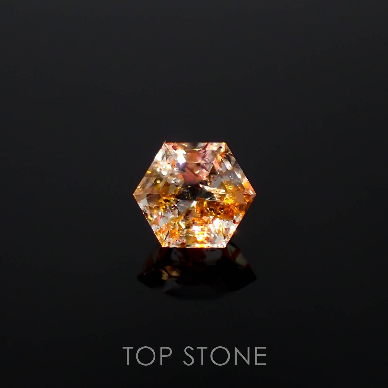 ◇ヘキサゴンカット◇イリュージョンサンストーンイリュージョンサンストーン タンザニア産 0.49ct[230320954]4.6x4.6mm前後