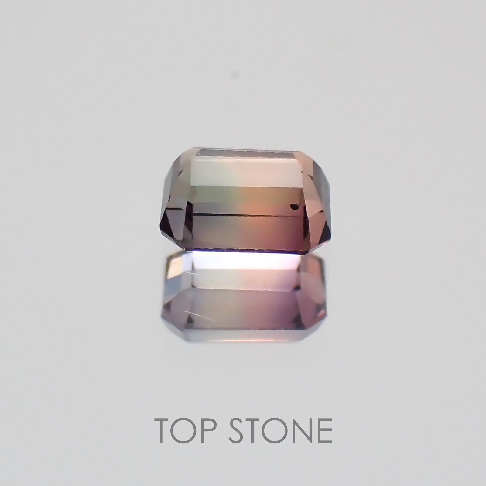 バイカラーサファイア(宝石名バイカラー・サファイア) タンザニア産 0.24ct 識別済[21069743]3.7×2.9mm前後