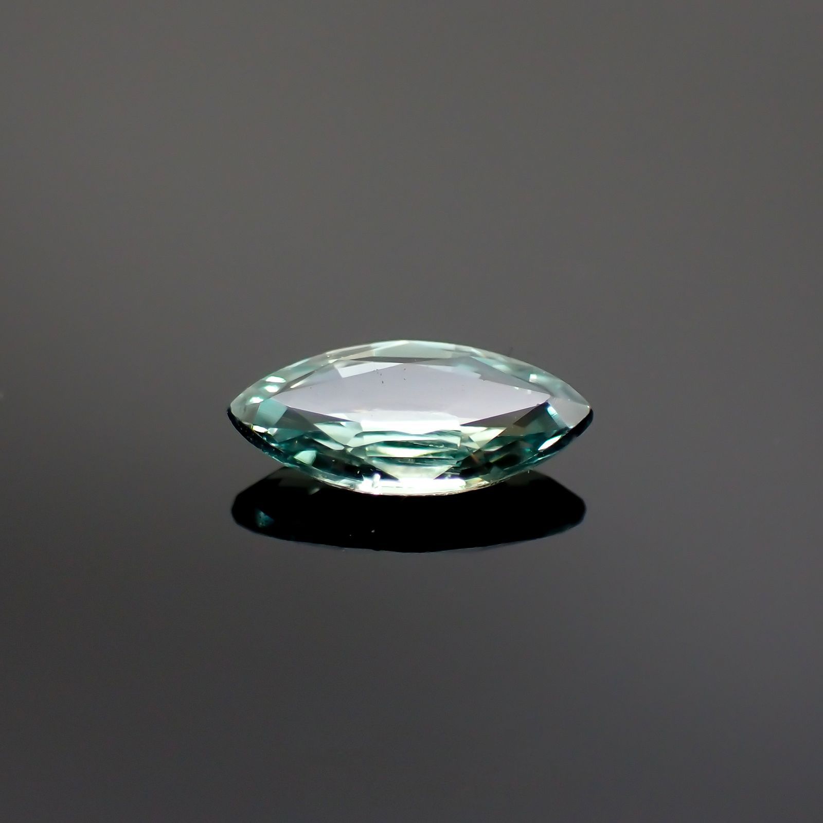 アレキサンドライト(宝石名アレキサンドライト)マダガスカル産 0.34ct 識別済[220114618]6.7x3.3mm前後