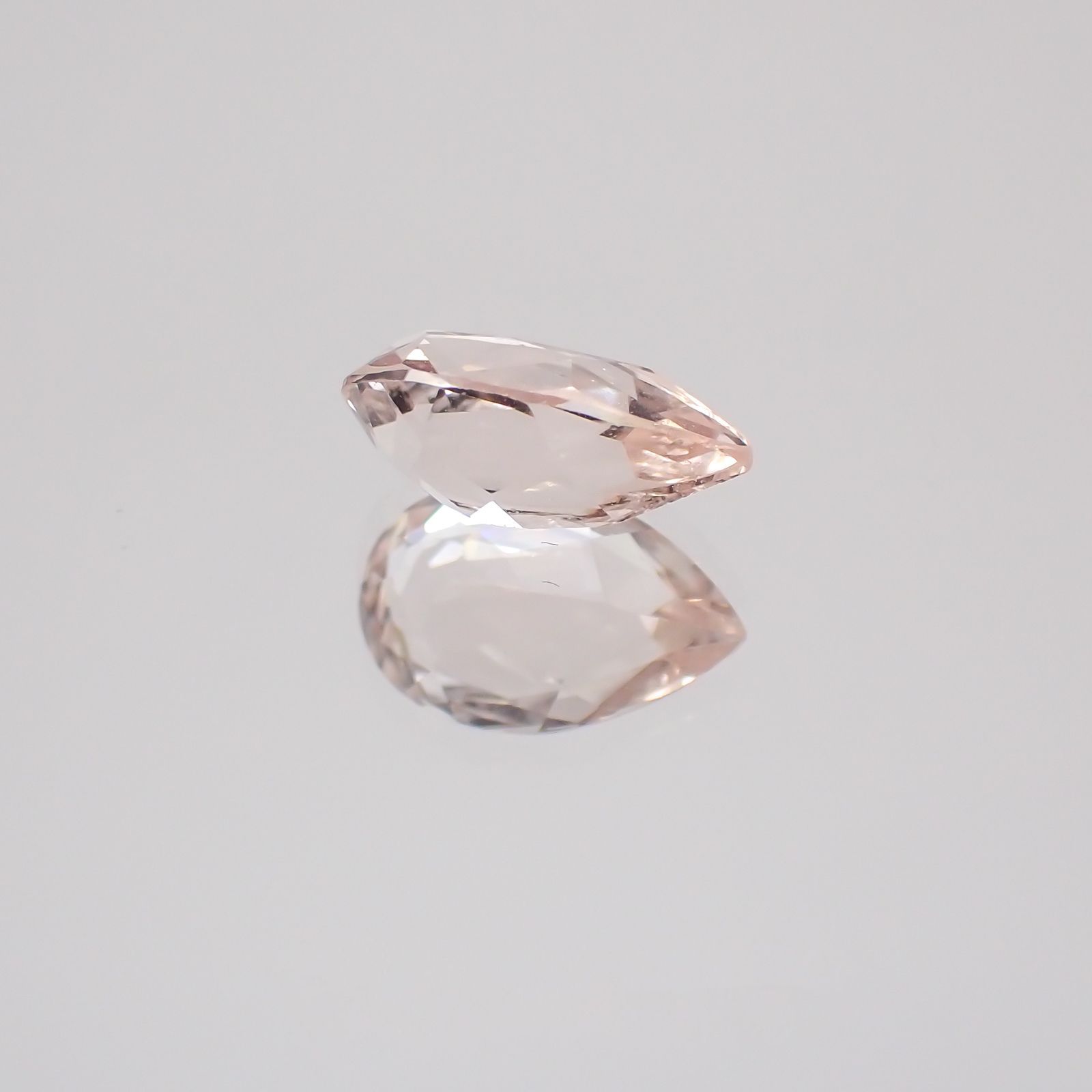 モルガナイト ナイジェリア産 ルース 1.05ct[21039107]8.8×5.5mm前後