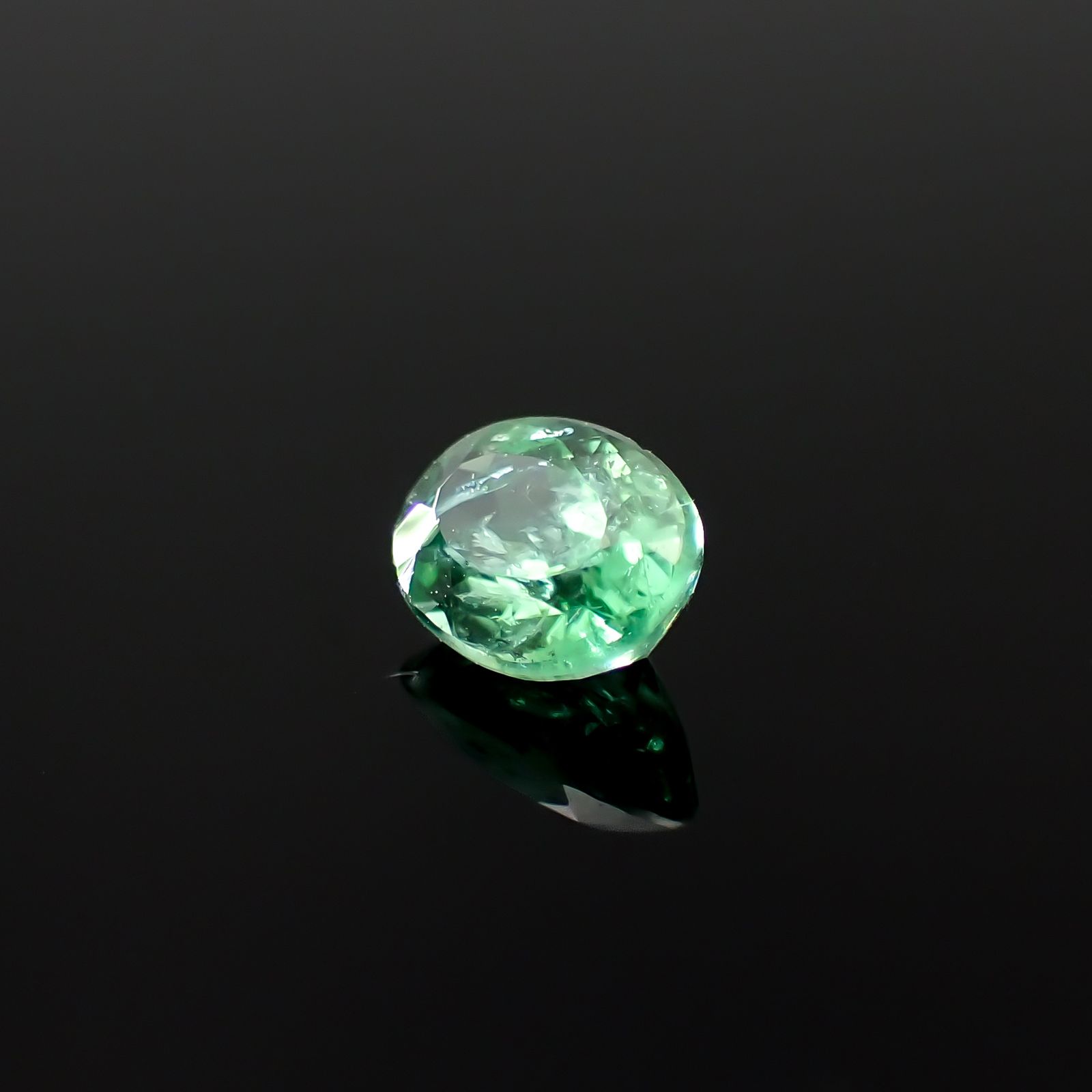 パライバトルマリン ブラジル・パライバ州バターリャ鉱山産 0.61ct[240928732]6.1x4.5mm前後