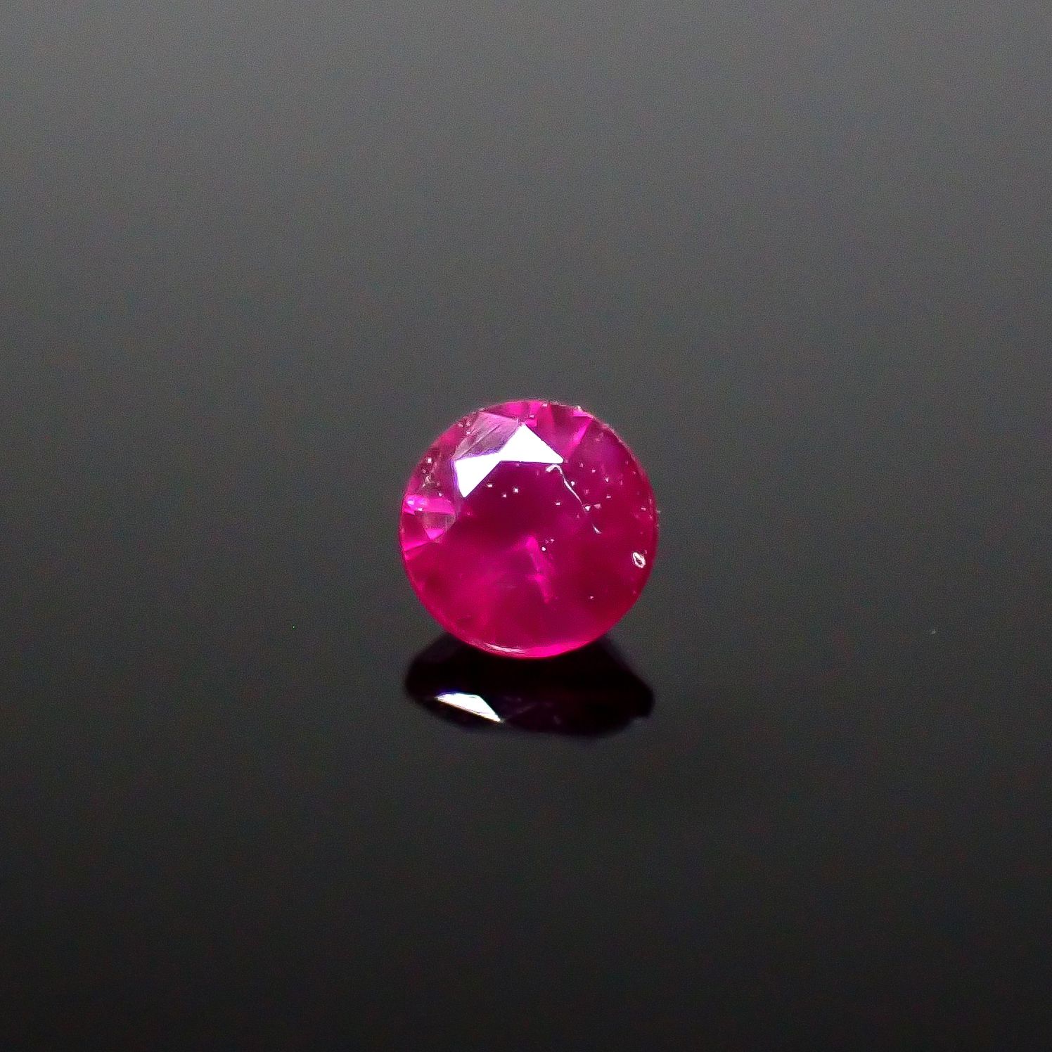 ルビー ビルマ産 0.064ct [250630609]2.3x2.3mm前後