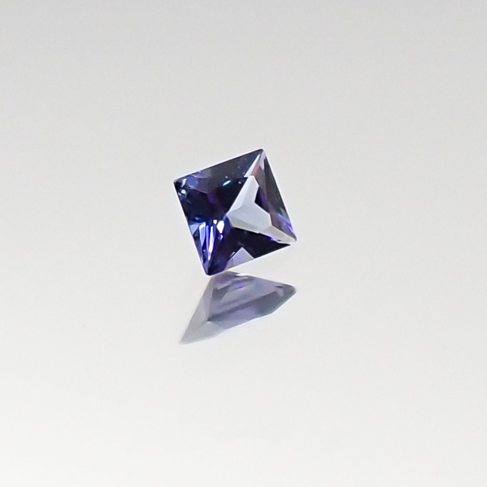 ◇プリンセスカット◇ベニトアイト アメリカ産 ルース 0.048ct[20095847]2.1×2.1mm前後