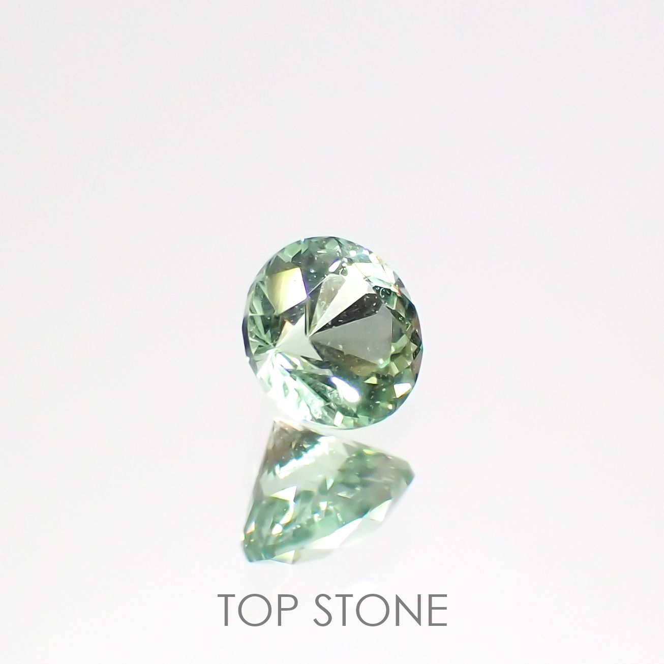 バナジウムコーネルピン(宝石名コーネルピン)タンザニア・タンガ州産 0.28ct 識別済[220115617]3.9x3.9mm前後