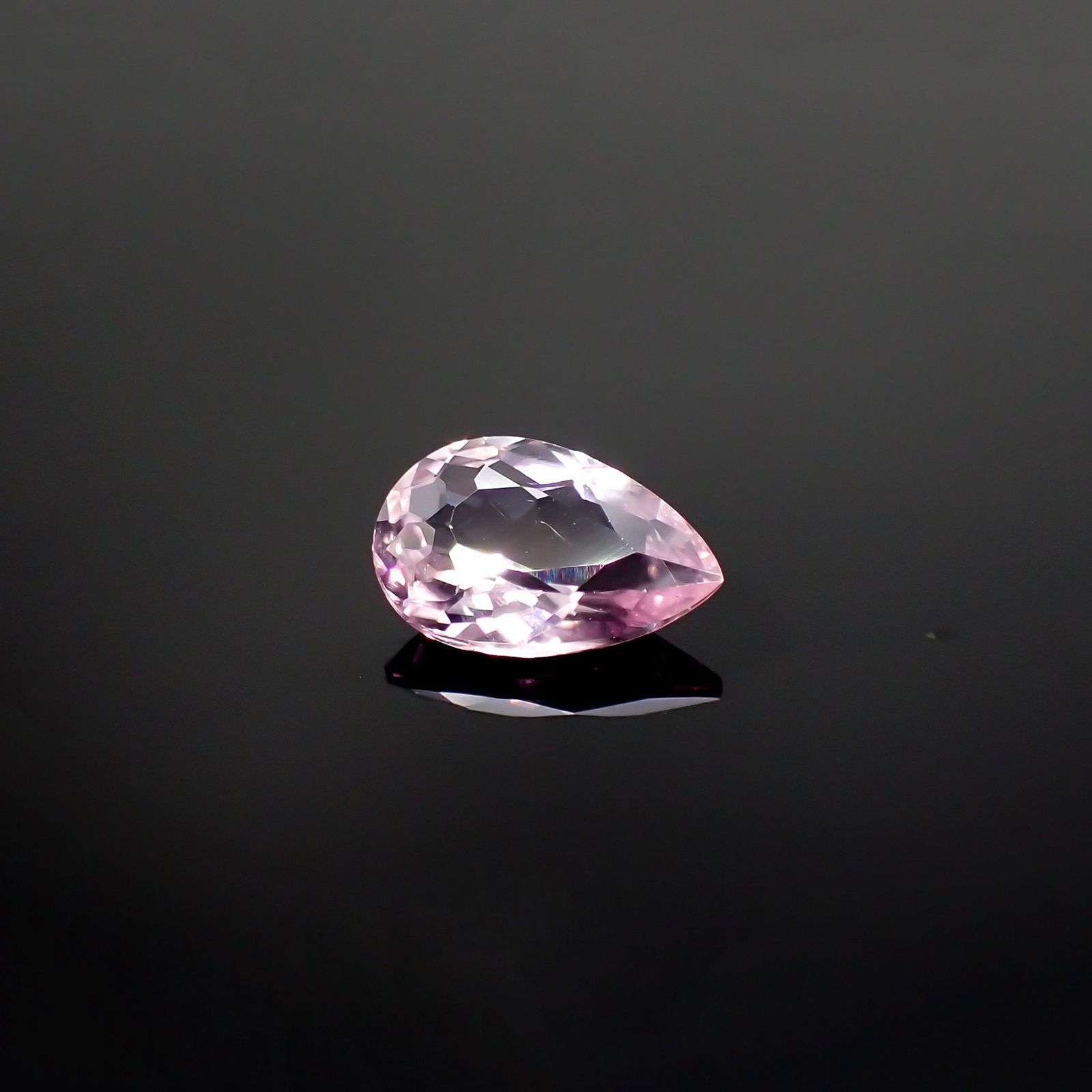 カラーシフト ピンクダイアスポア(宝石名ダイアスポア) アフガニスタン産 0.841ct ソ付(日独)[210812425]8.0×5.3mm前後