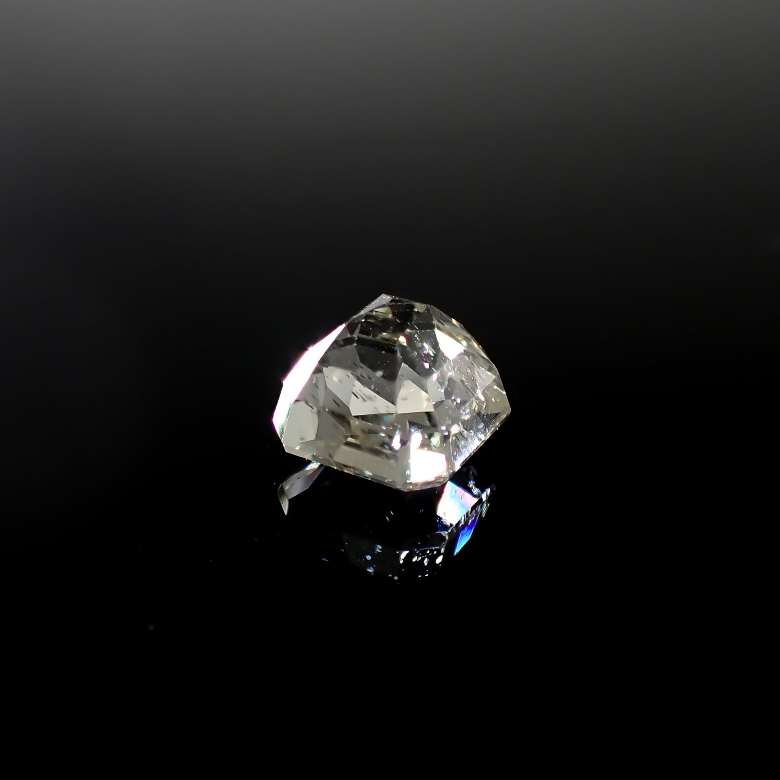 リリーパッドアパタイト フルオレッセンス アフリカ産 2.47ct [241129418]6.9x6.7mm前後