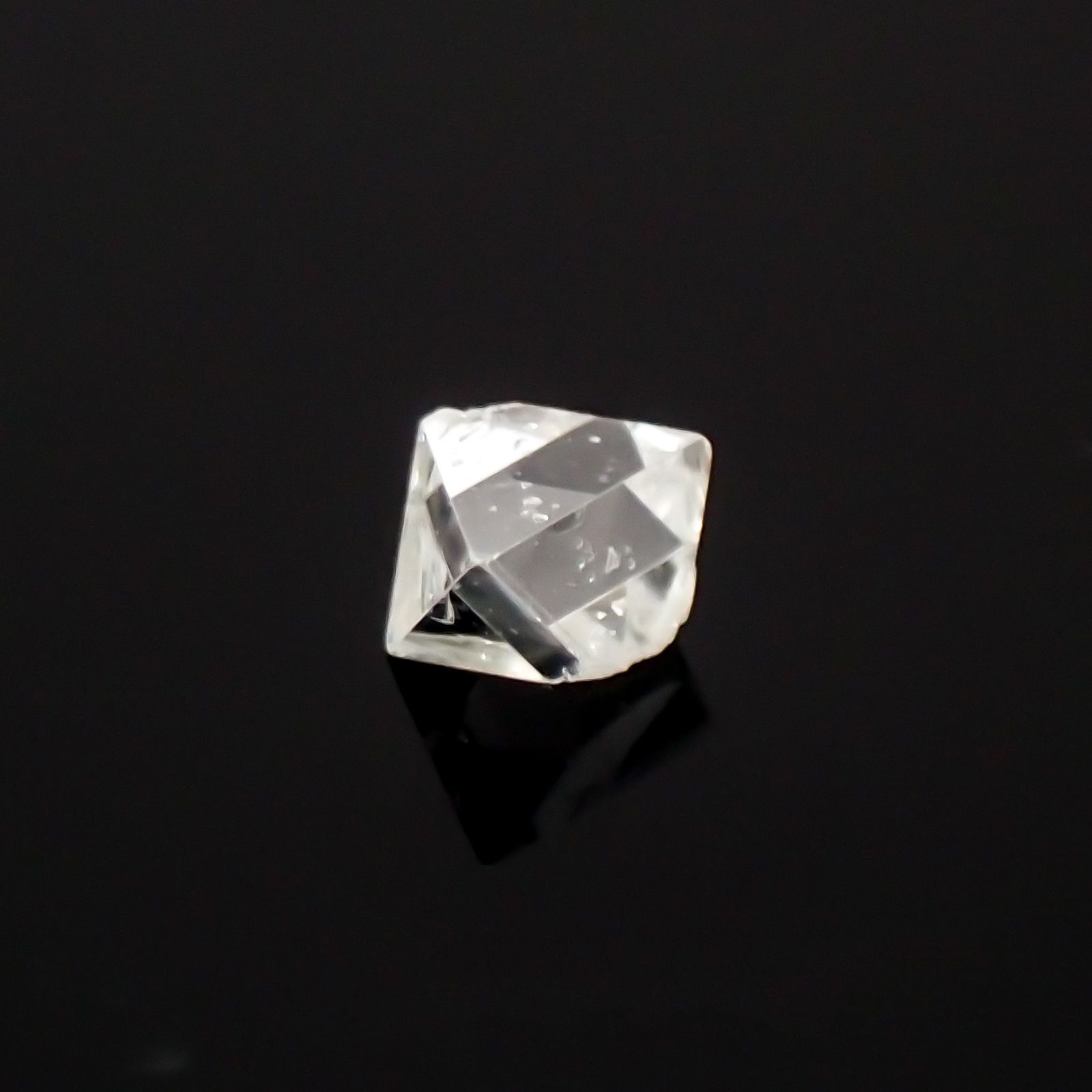 ソーヤブルダイヤモンド(宝石名ダイアモンド) ロシア産 原石・結晶 0.051ct 識別済[210410543]2.6×2.3mm前後