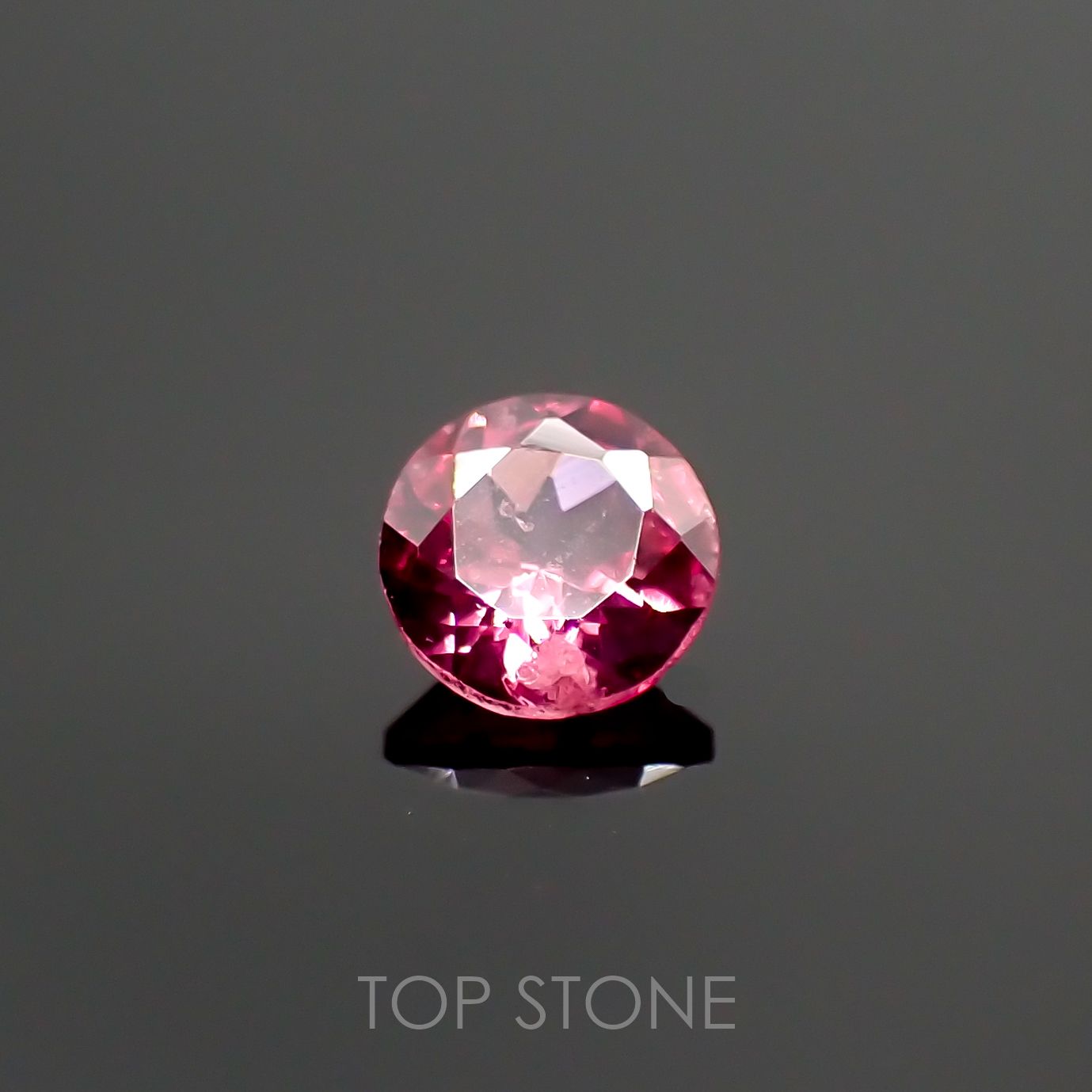 ホットピンクスピネル(宝石名ピンク・スピネル) タンザニア産 0.31ct 識別済[210812592]4.1×4.1mm前後