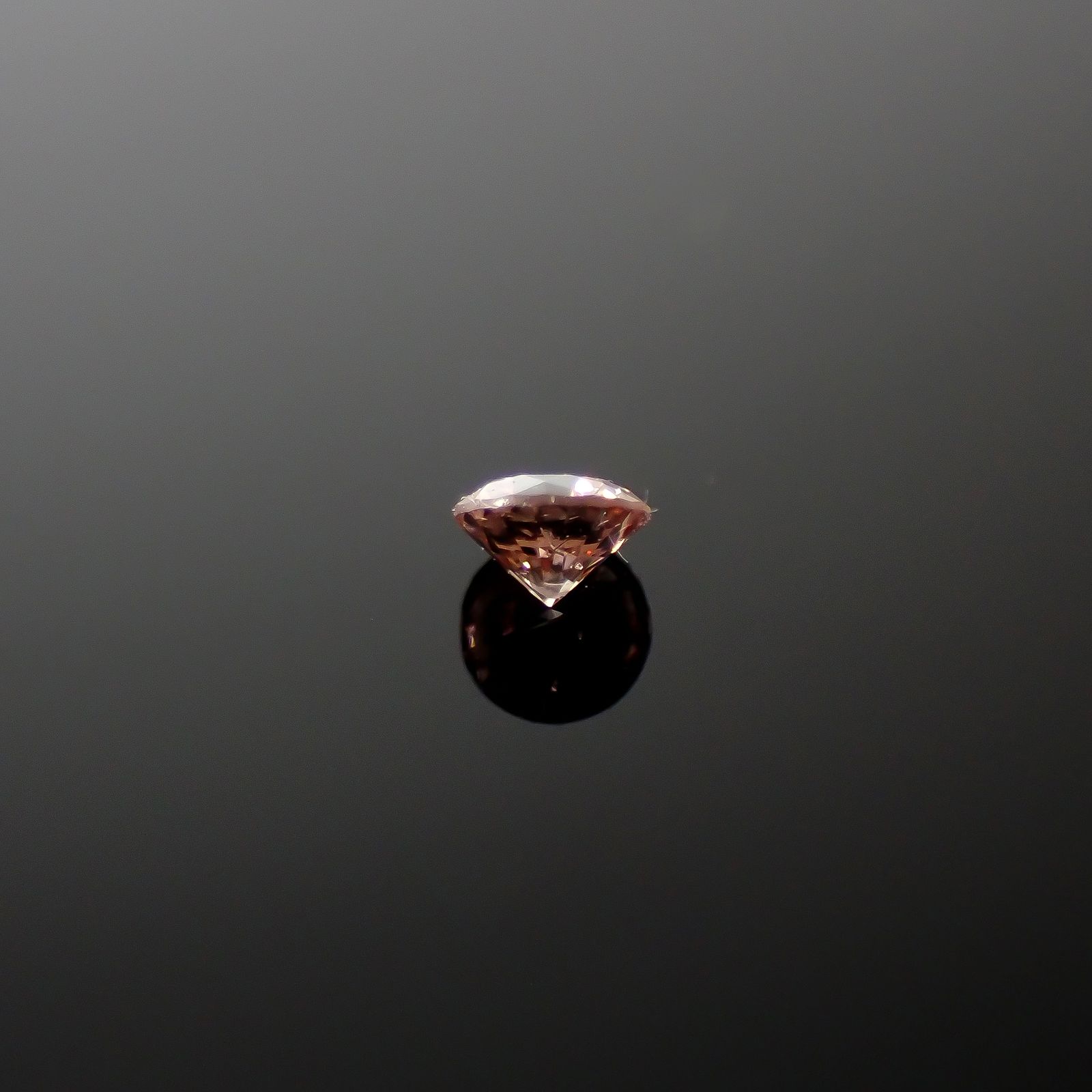 ピンクダイヤモンド(宝石名ダイアモンド SI-2/FANCY BROWNISH ORANGY PINK) 0.053ct ソ付(CGL)[240427045]2.33x2.36mm前後
