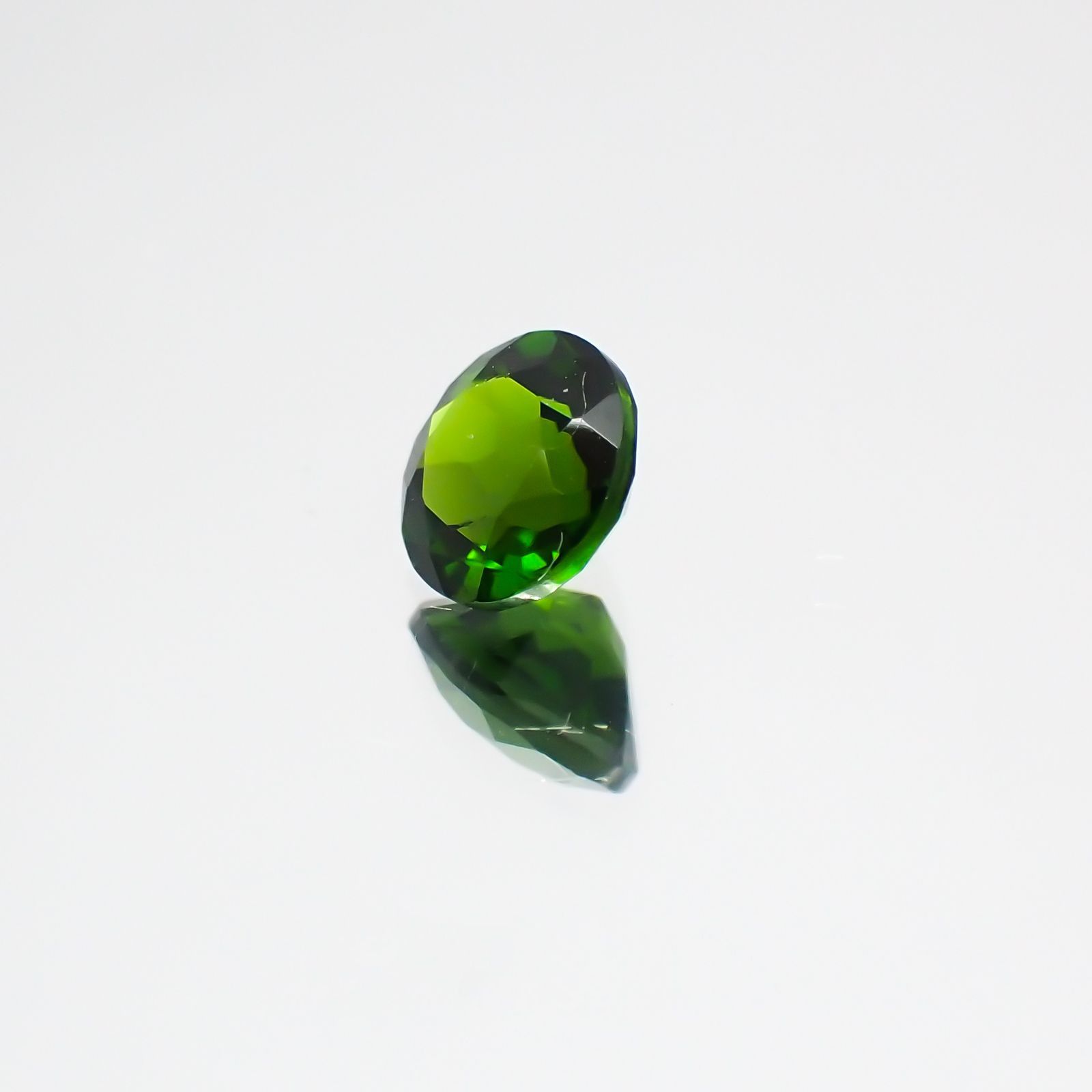 クロムダイオプサイド(宝石名クロム・ダイオプサイド)ロシア産 0.53ct 識別済[231124291]5.1x5.1mm前後