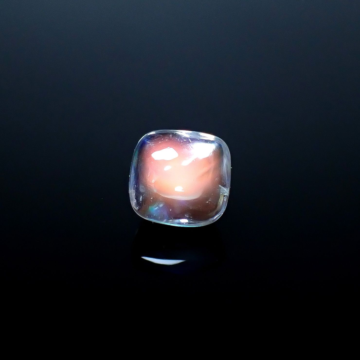 ◇バフトップカット◇レインボームーンストーン(宝石名ラブラドライト)マダガスカル産 ソ付(彩珠) 1.220ct / 6.1x5.8mm前後 [250931032]