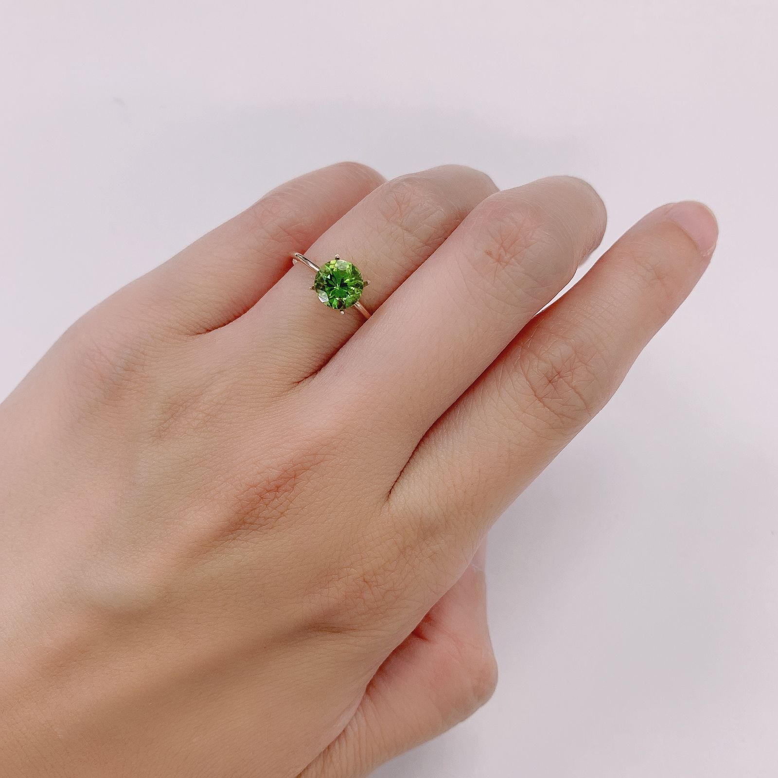 ペリドット(宝石名ペリドット) パキスタン産 1.13ct 識別済[210813074]6.4×6.4mm前後