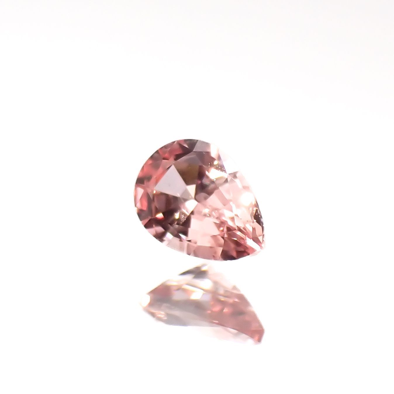 パパラチャサファイア(宝石名サファイア/別名パパラチャ・サファイア)スリランカ産 0.062ct ソ付(日独)[221219639]2.9x2.09mm前後