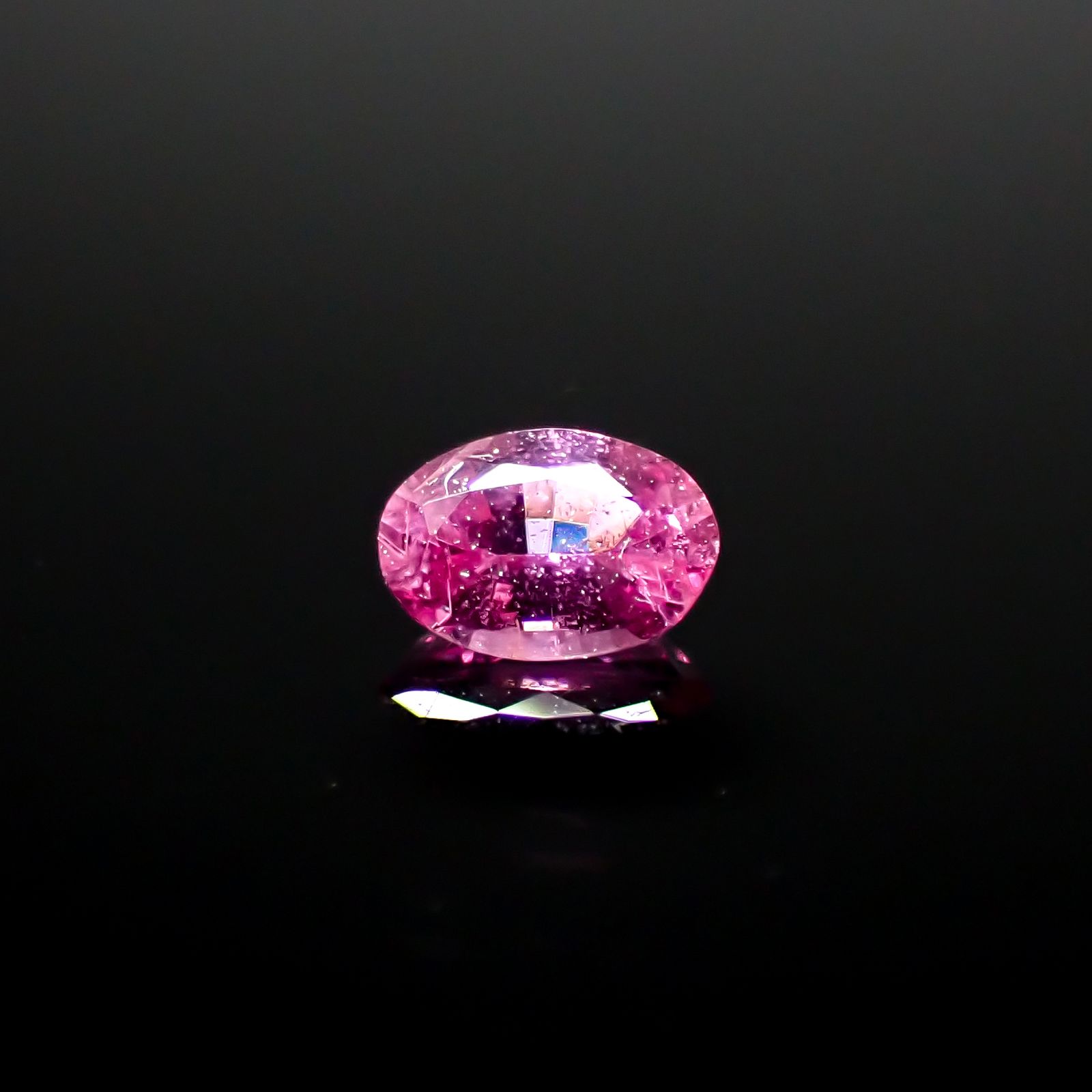 ネオンピンクサファイア スリランカ産 0.17ct[240728544]4x2.8mm前後
