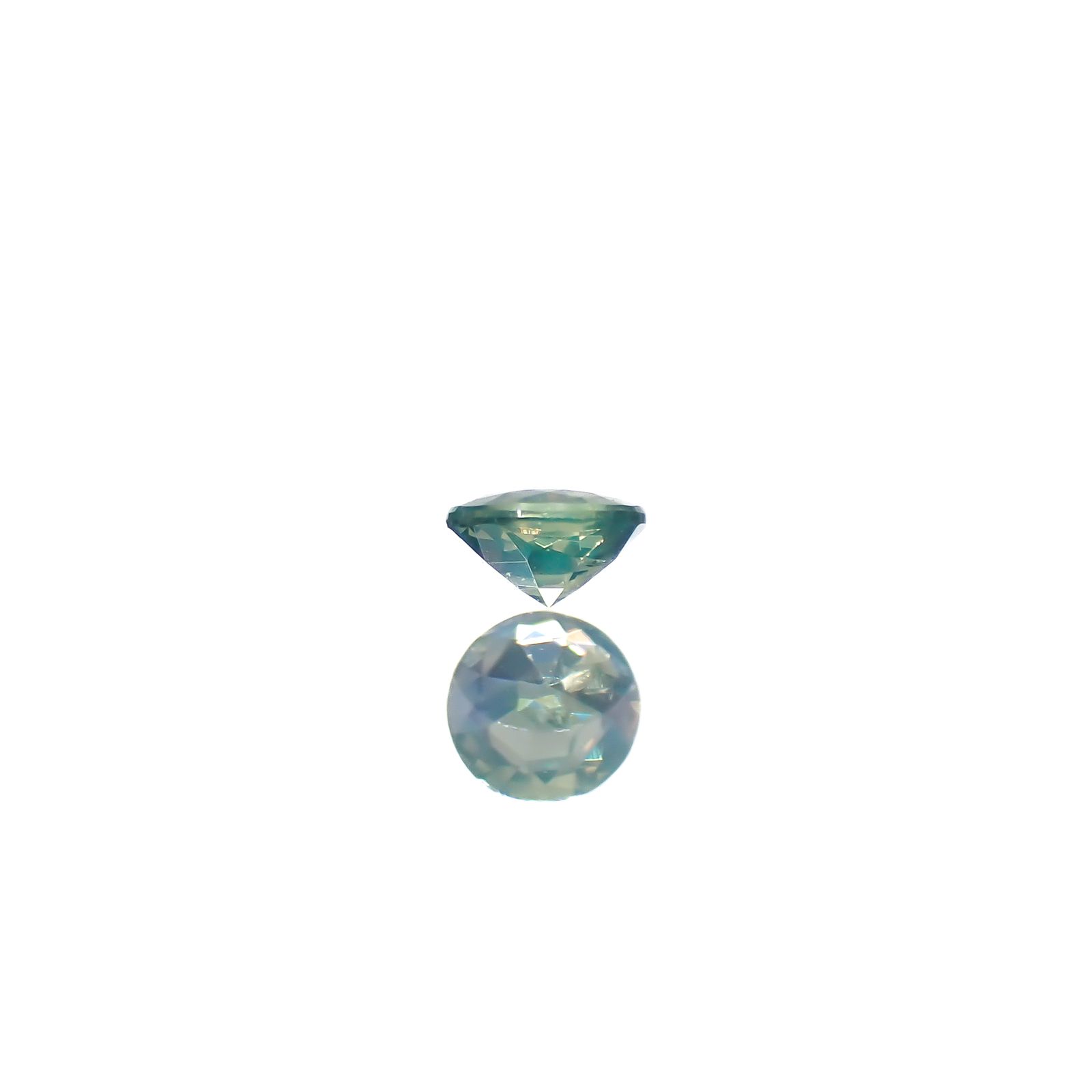 アレキサンドライトキャッツアイ ブラジル産/EmeraldMains社製 0.053ct[240527600]2.3x2.3mm前後