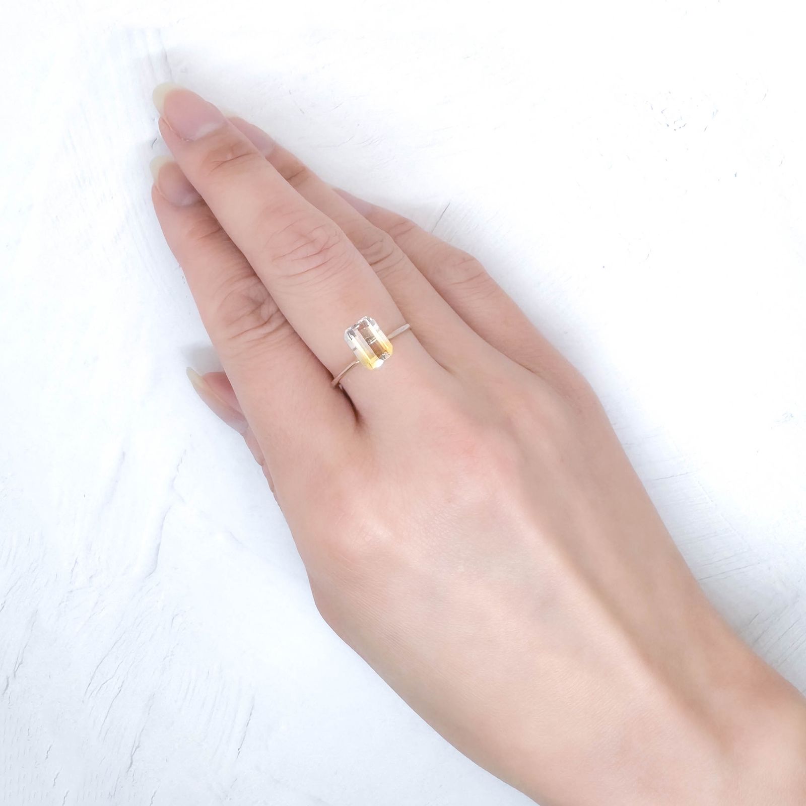 バイカラーシトリン ブラジル産 1.56ct / 8.1x6.1mm前後 [251231397]