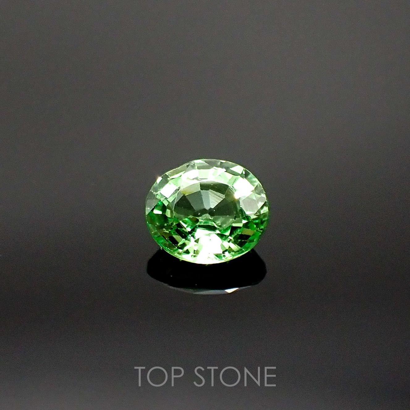 ミントガーネット(宝石名グリーン グロッシュラー・ガーネット) タンザニア産 0.44ct 識別済[210711536]4.9×4.2mm前後