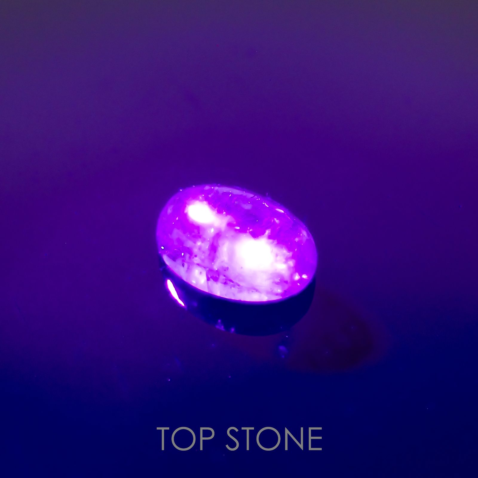 ミントガーネット(宝石名グロッシュラー・ガーネット)タンザニア産 0.71ct 識別済[220917753]5.8x4.1mm前後