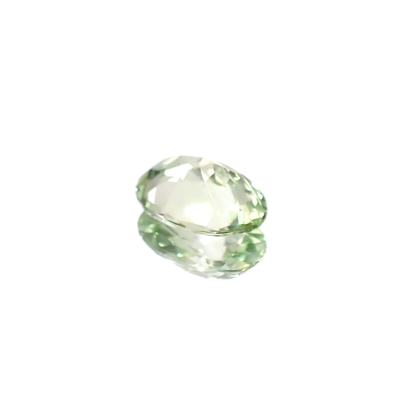 ミントガーネット(宝石名ガーネット)タンザニア産 0.65ct 識別済[241229612]6.8x4.7mm前後