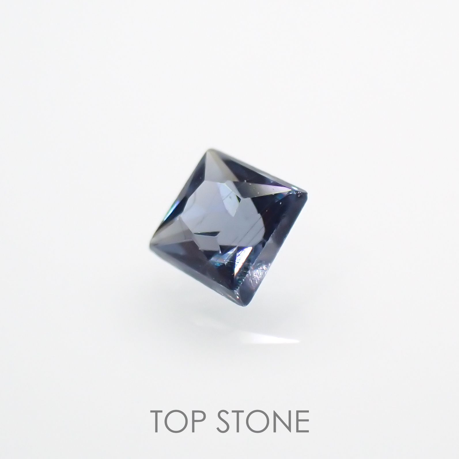 ◇プリンセスカット◇カラーチェンジガーネット アレキタイプ(宝石名ガーネット)マダガスカル・ベキリー産 0.10ct 識別済[220616546]2.4x2.4mm前後