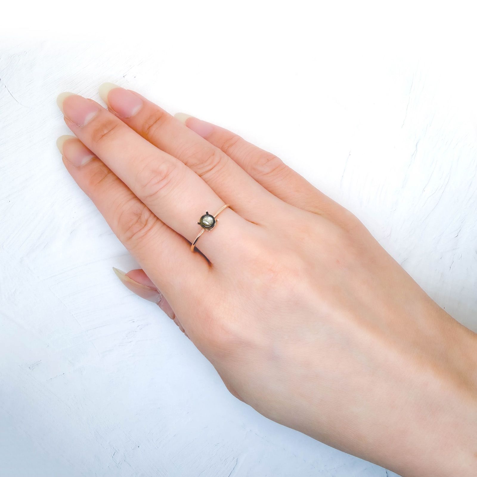 ゴールドシーンサファイア(宝石名シーン・サファイア)ケニア産 識別済 0.50ct / 4.6x4.5mm前後 [260816218]