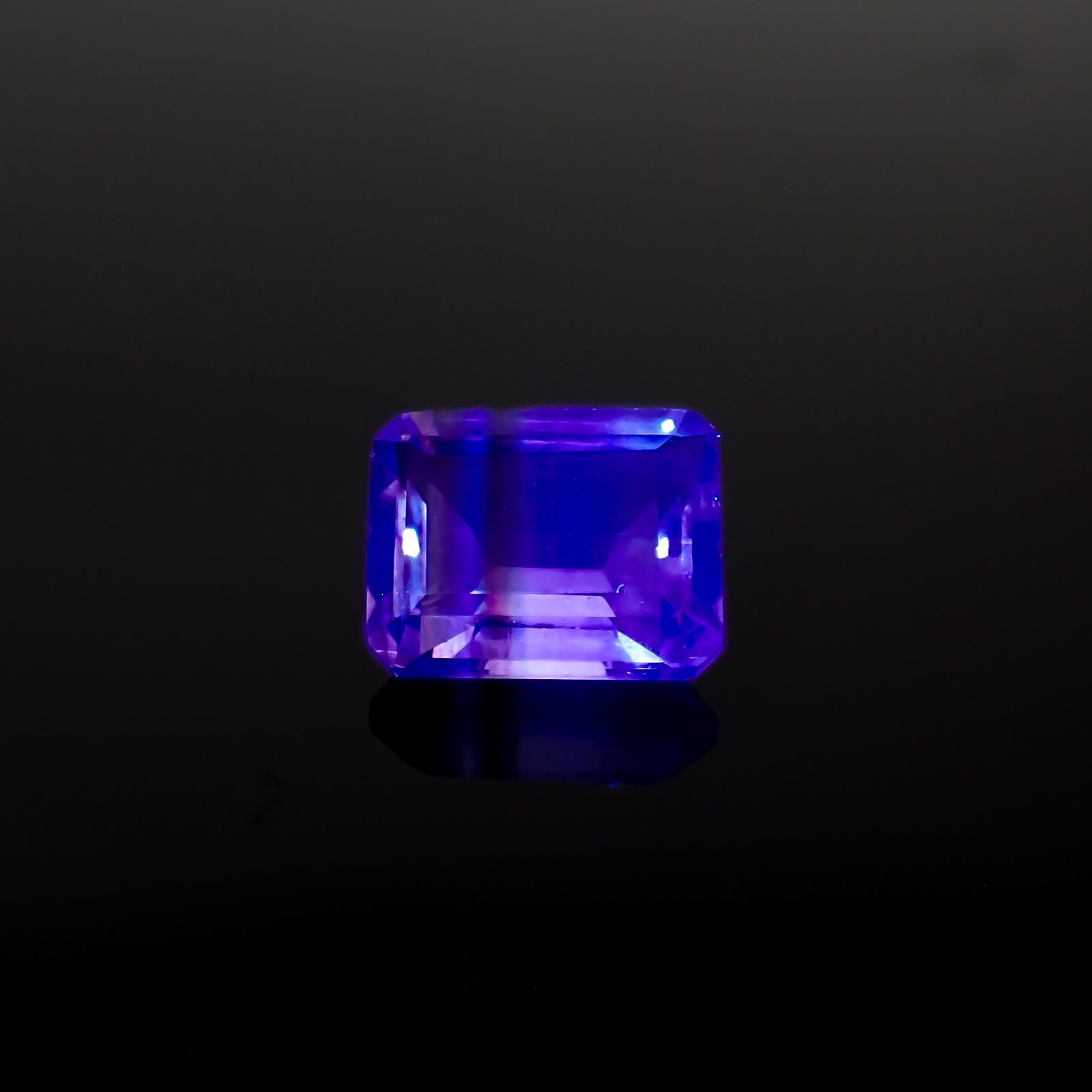 パーティカラーフローライト フルオレッセンス ブラジル産 4.10ct[230823270]10.1x7.9mm前後