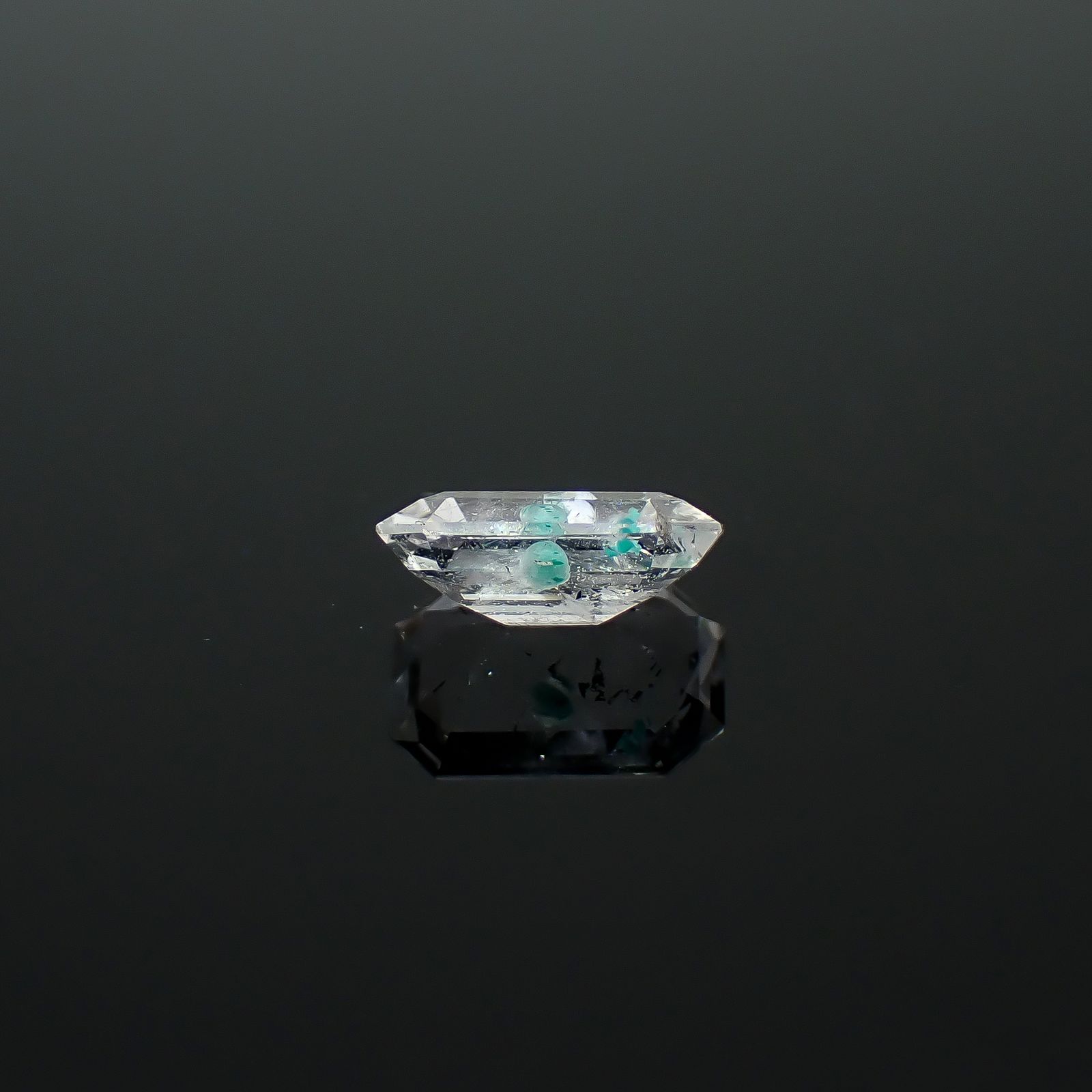 パライバクォーツ ブラジル産 1.21ct / 8.5x6mm前後 [260632501]