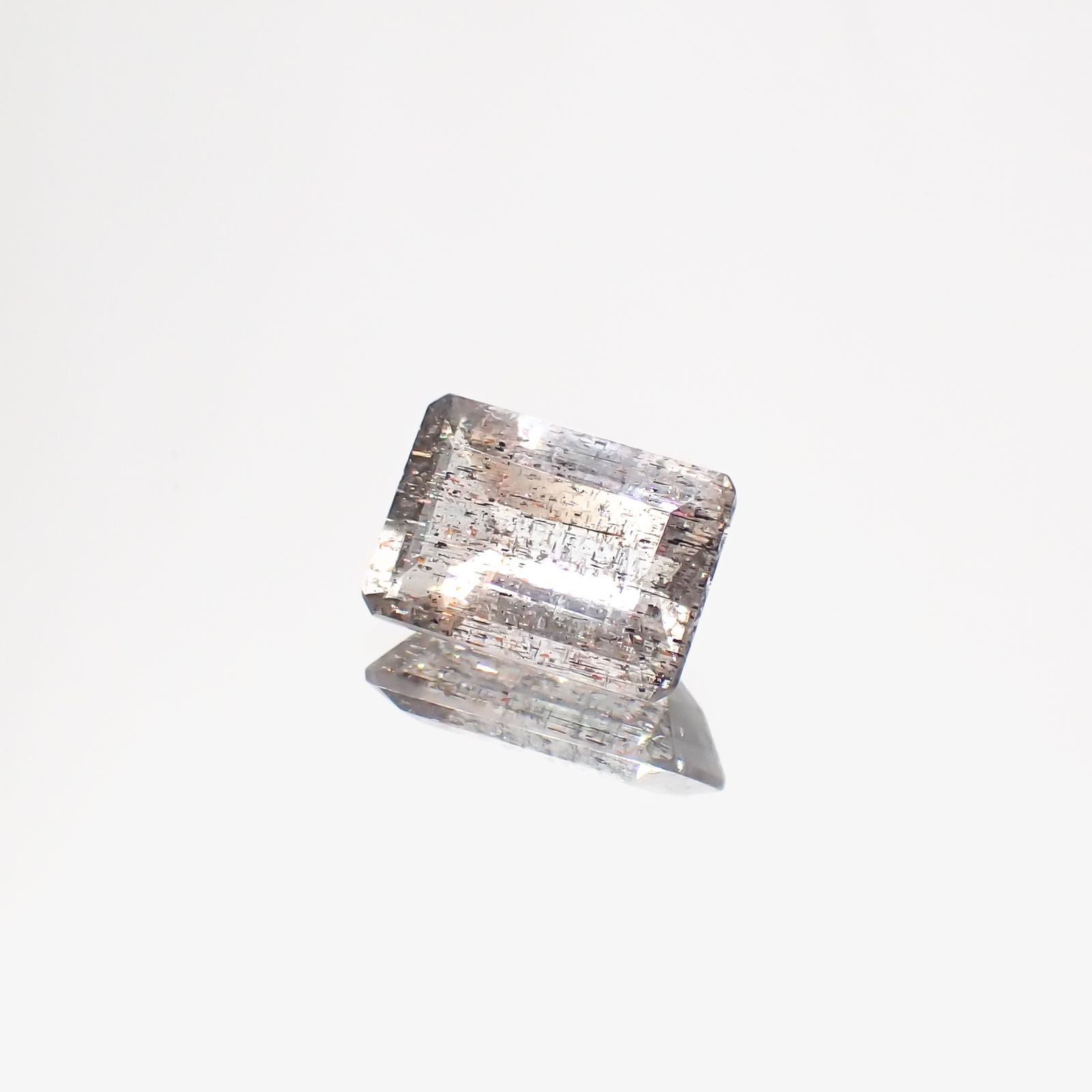 アベンチュリンアクアマリン(宝石名アクアマリン)ナイジェリア産 1.42ct 識別済[231224704]8.8x6.2mm前後