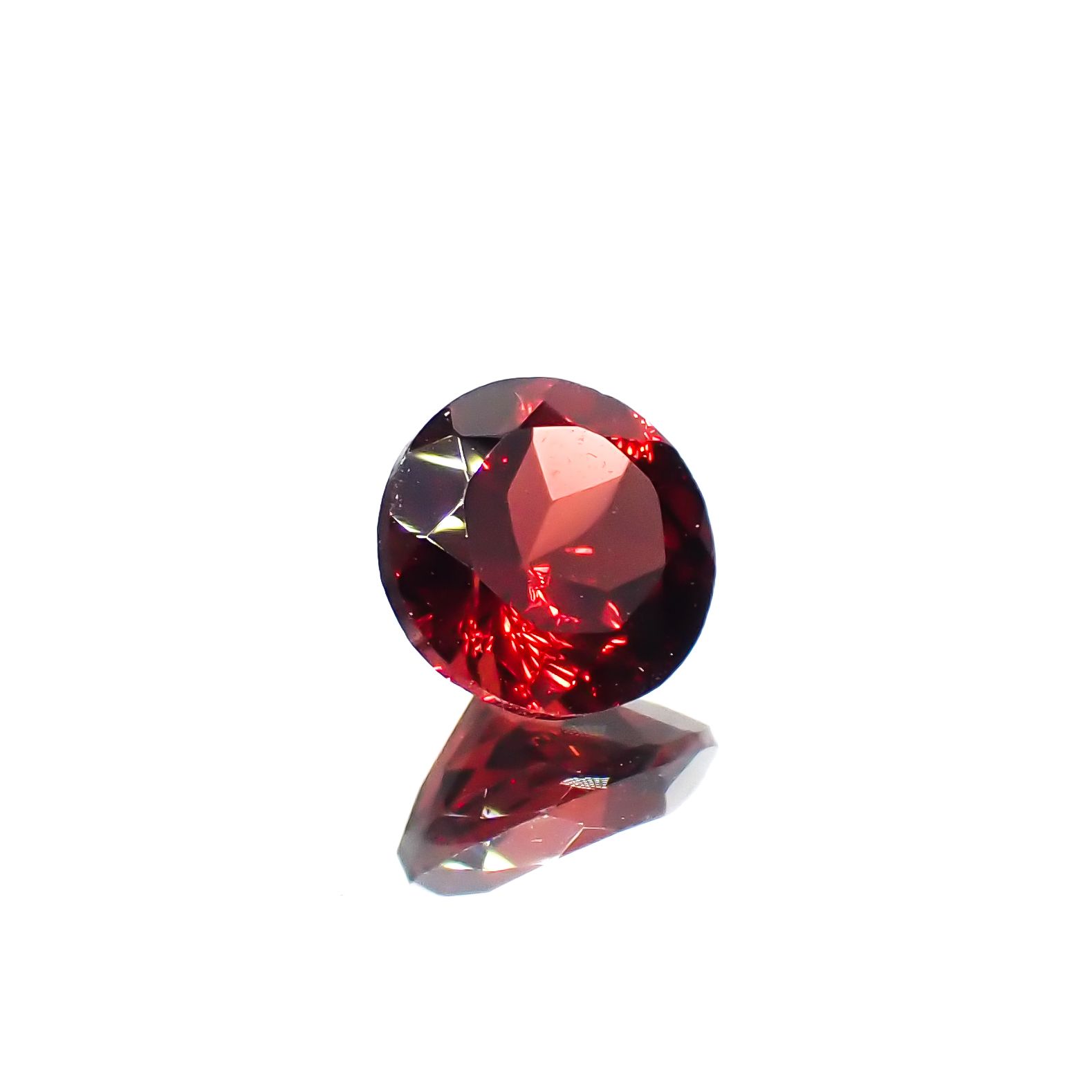 パイラルスパイトガーネット モザンビーク産 0.77ct[230421776]5.4x5.4mm前後
