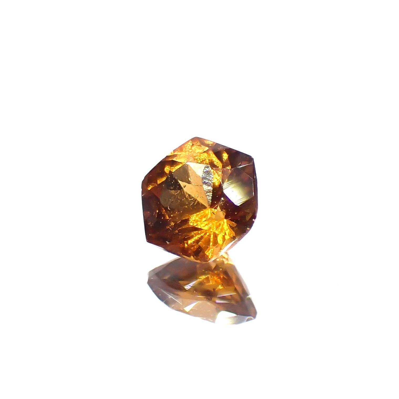 ◇ヘキサゴンカット◇ヘソナイトガーネット(宝石名ガーネット)スリランカ産 0.47ct 識別済[230421612]4.5x4.5mm前後
