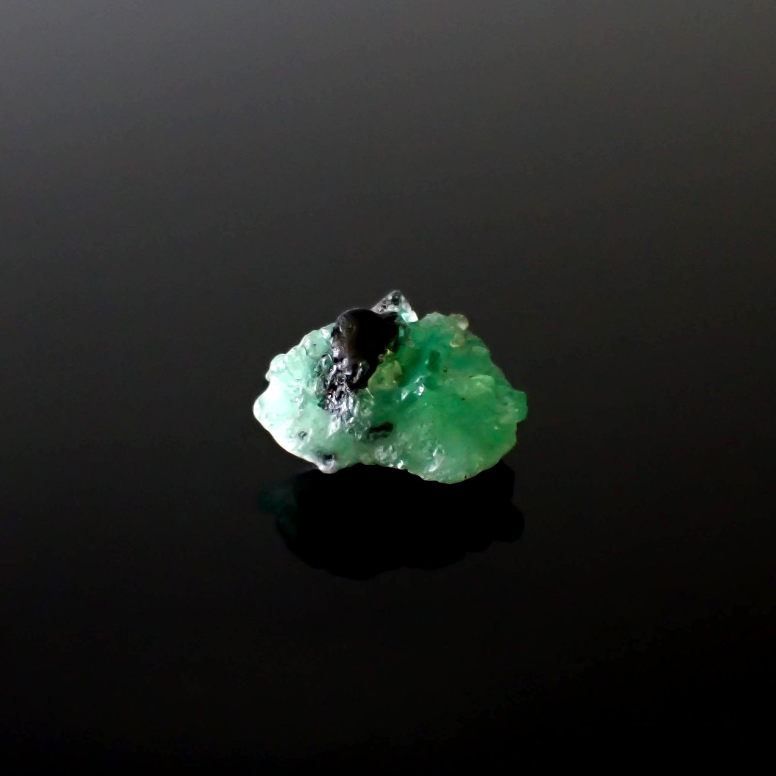エメラルド原石 コロンビア産 7.68ct [250430177]16.2x11.6mm前後