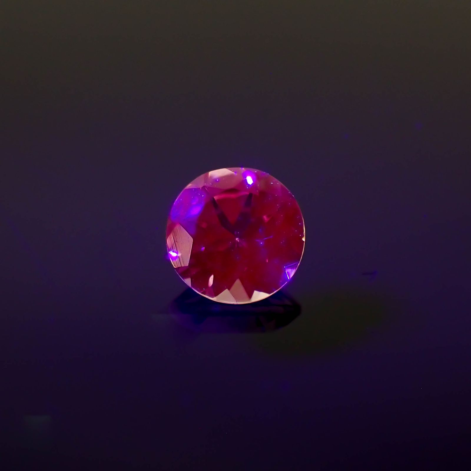 ドラゴンガーネット タンザニア産 0.40ct[230421460]4.3x4.3mm前後