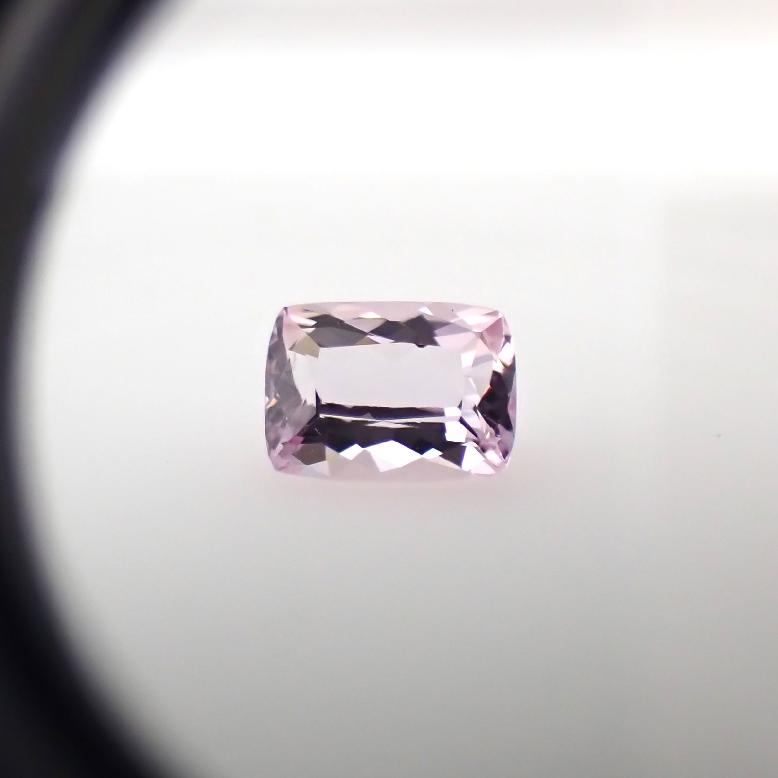 ピンクゾイサイト(宝石名ピンク・ゾイサイト)タンザニア産 0.447ct ソ付(彩珠)[241129504]5.2x3.8mm前後