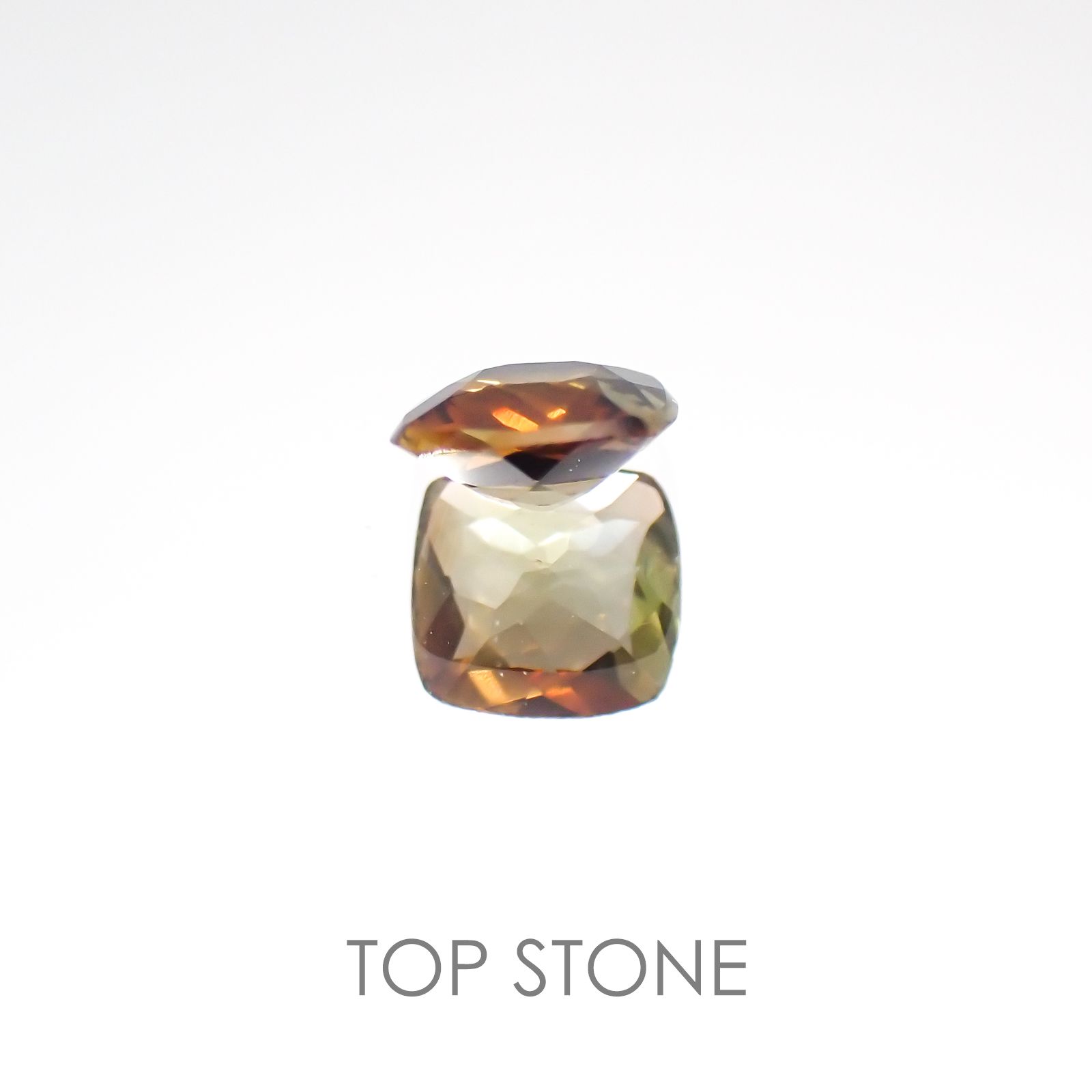 バイカラーアンダリュサイト スリランカ産 ルース 0.39ct[20117473]4.8×4.7mm前後