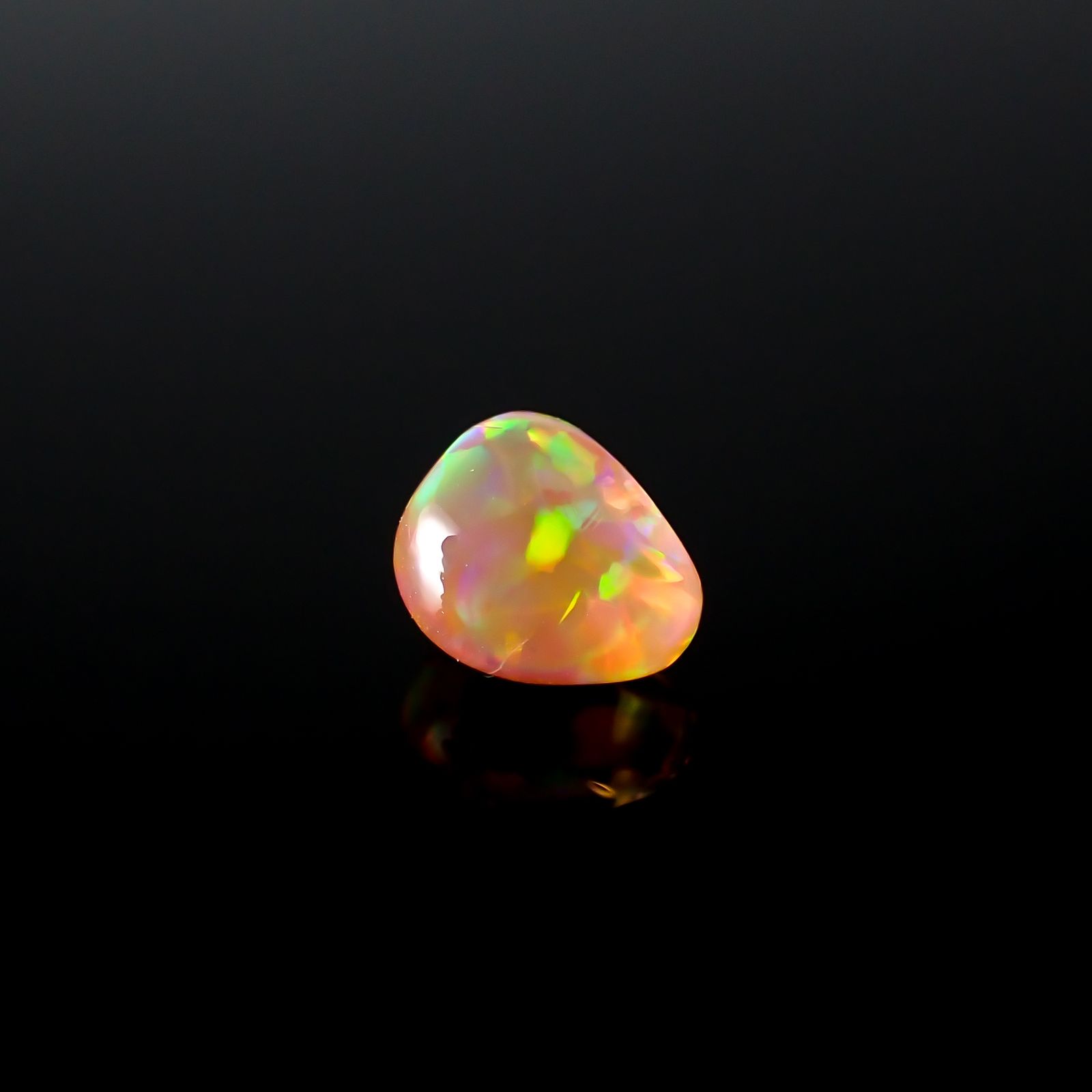 ファイヤーオパール 原石 メキシコ産 0.84ct[240125271]6.5x4.9mm前後