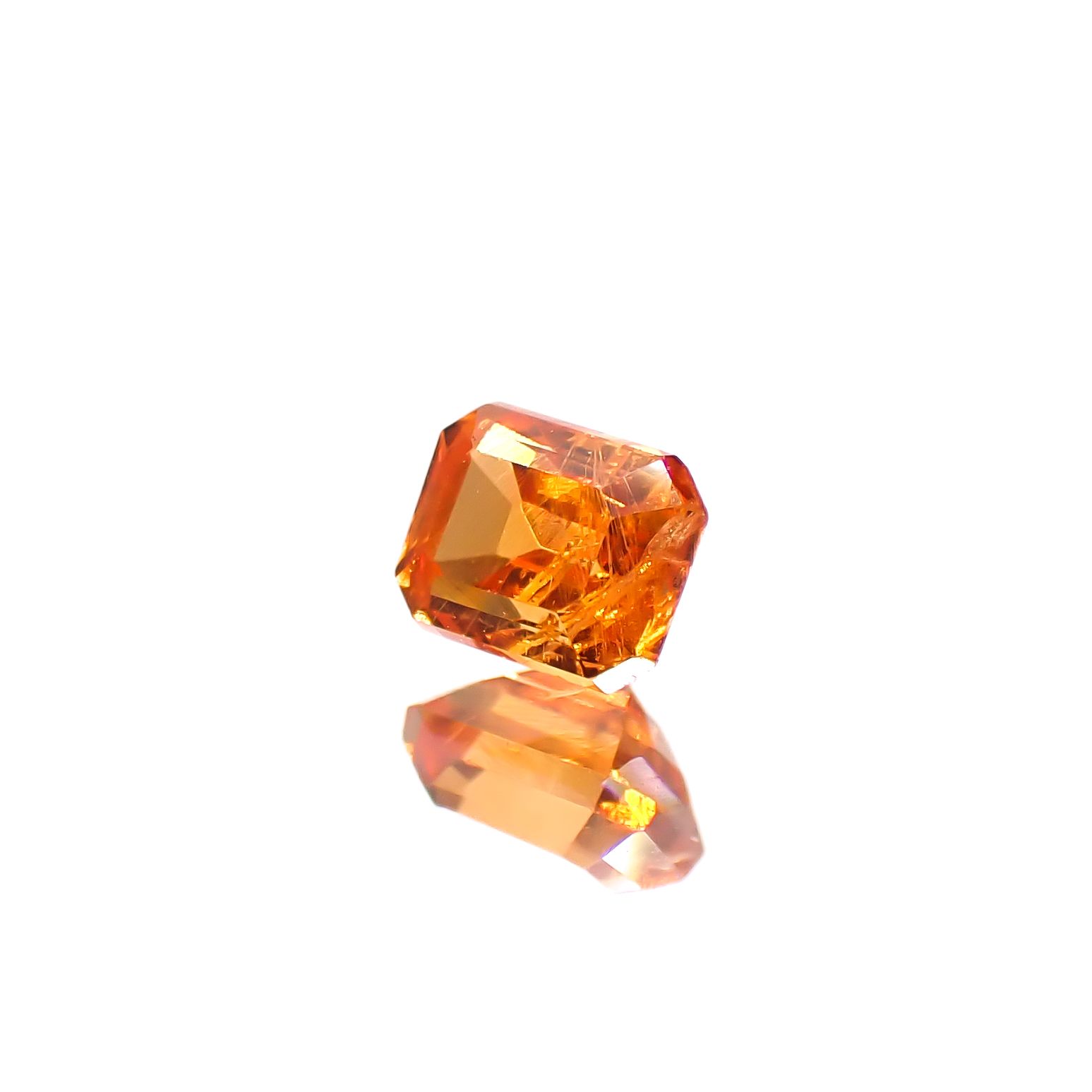 マンダリンガーネット マダガスカル産 0.21ct[240628220]3.3x2.6mm前後