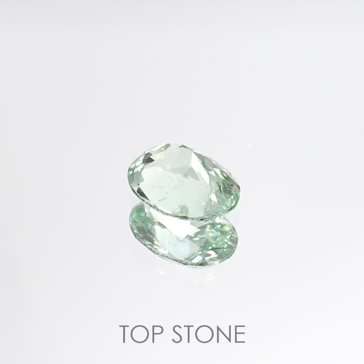バナジウムコーネルピン(宝石名コーネルピン)タンザニア・タンガ州産 0.95ct 識別済[220115627]7.2x5.3mm前後