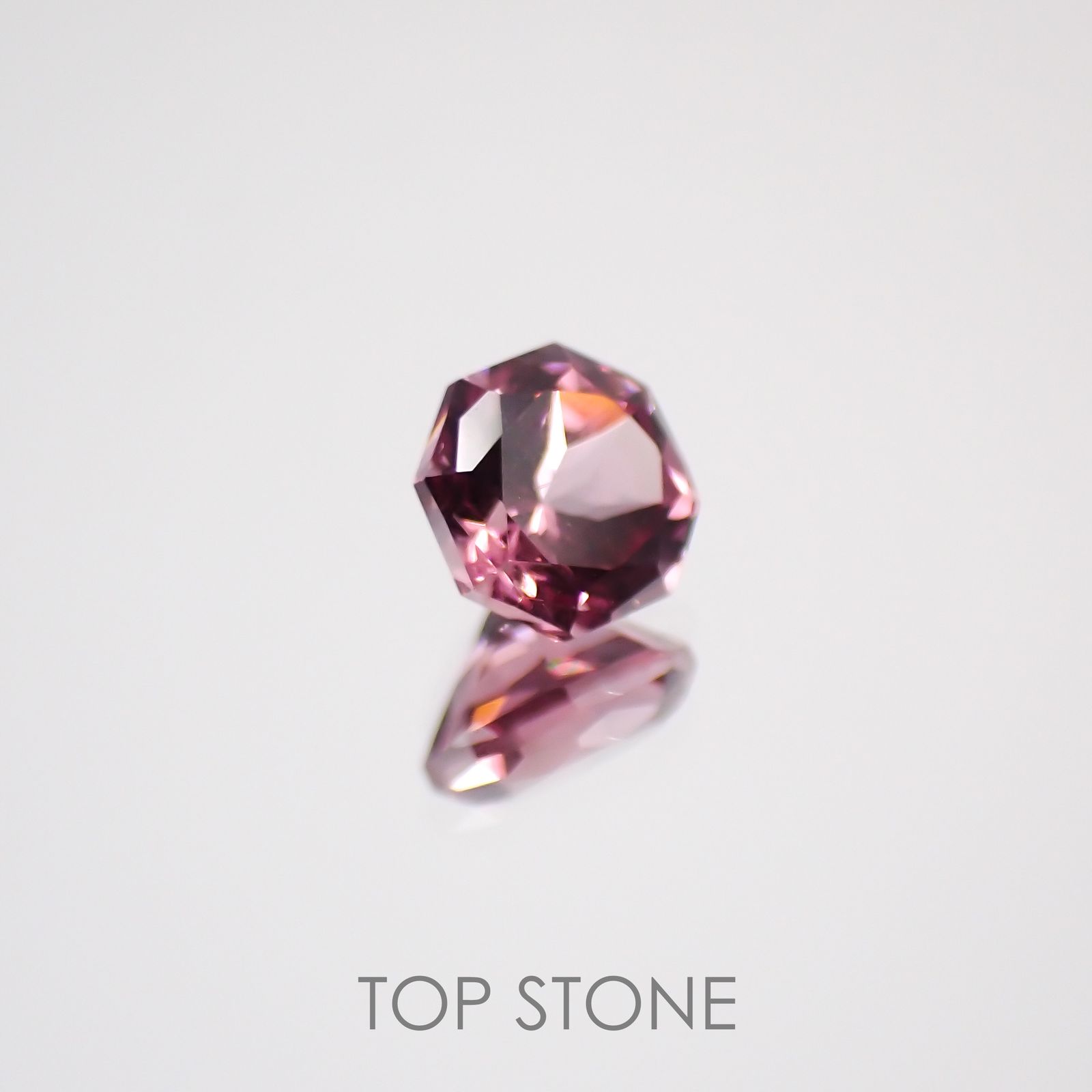 ◇オクタゴンカット◇マラヤガーネットSA タンザニア産 ルース 0.38ct[210611031]4.1×4mm前後