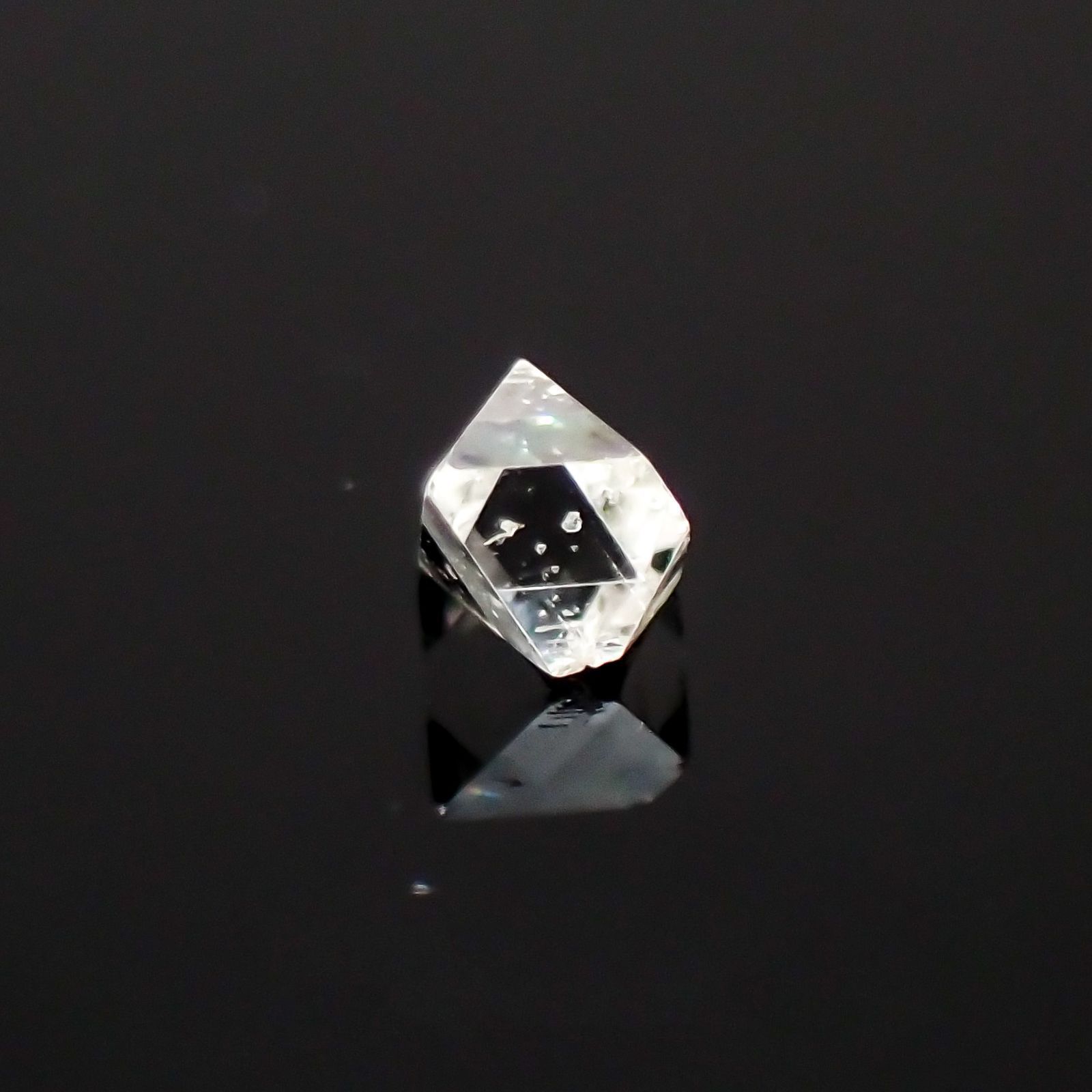 ソーヤブルダイヤモンド(宝石名ダイアモンド) ロシア産 原石・結晶 0.044ct 識別済[210410544]2.2×1.9mm前後